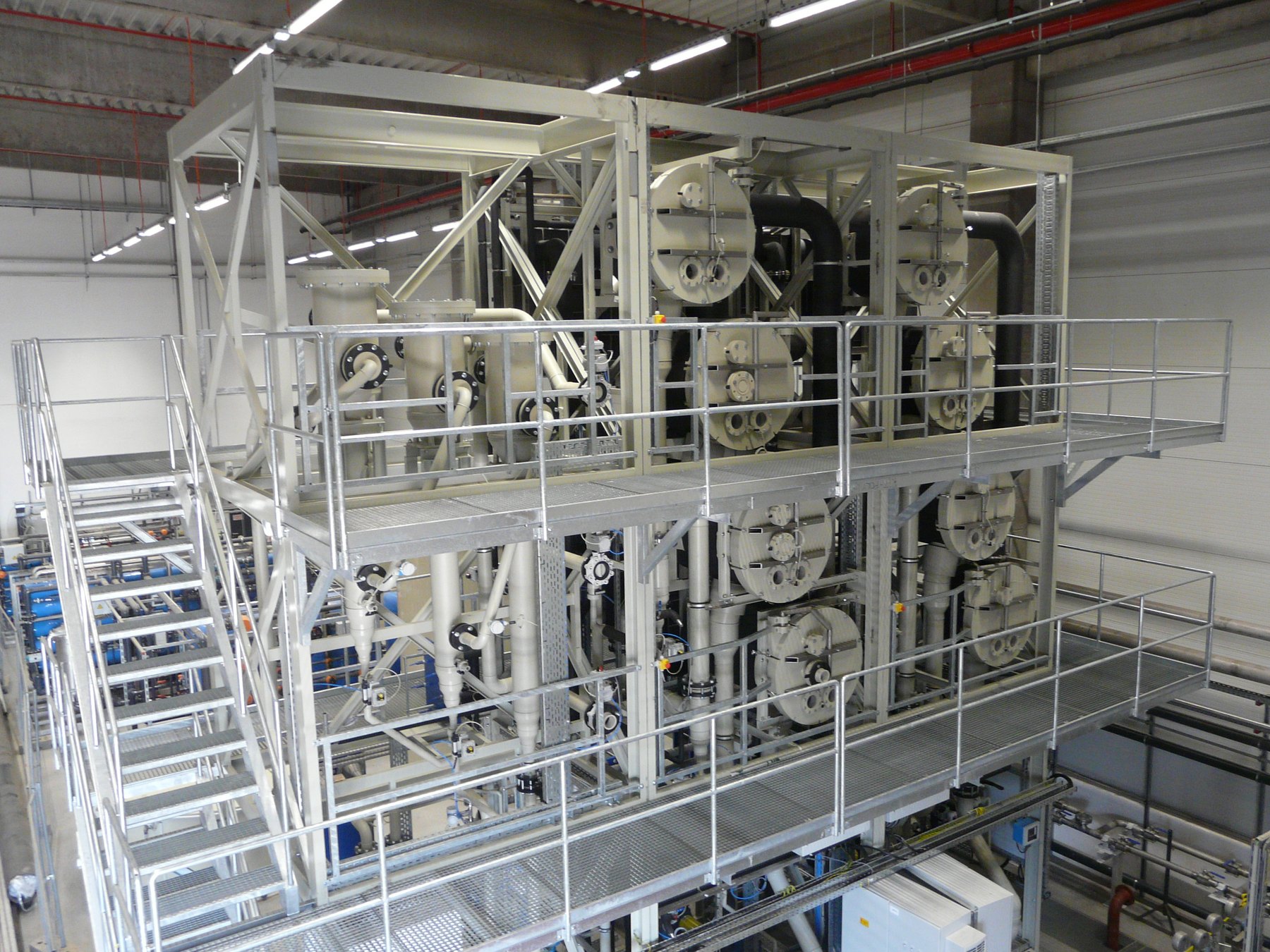 LTDis multi-stage low-temperature distillation evaporator for zero liquid discharge