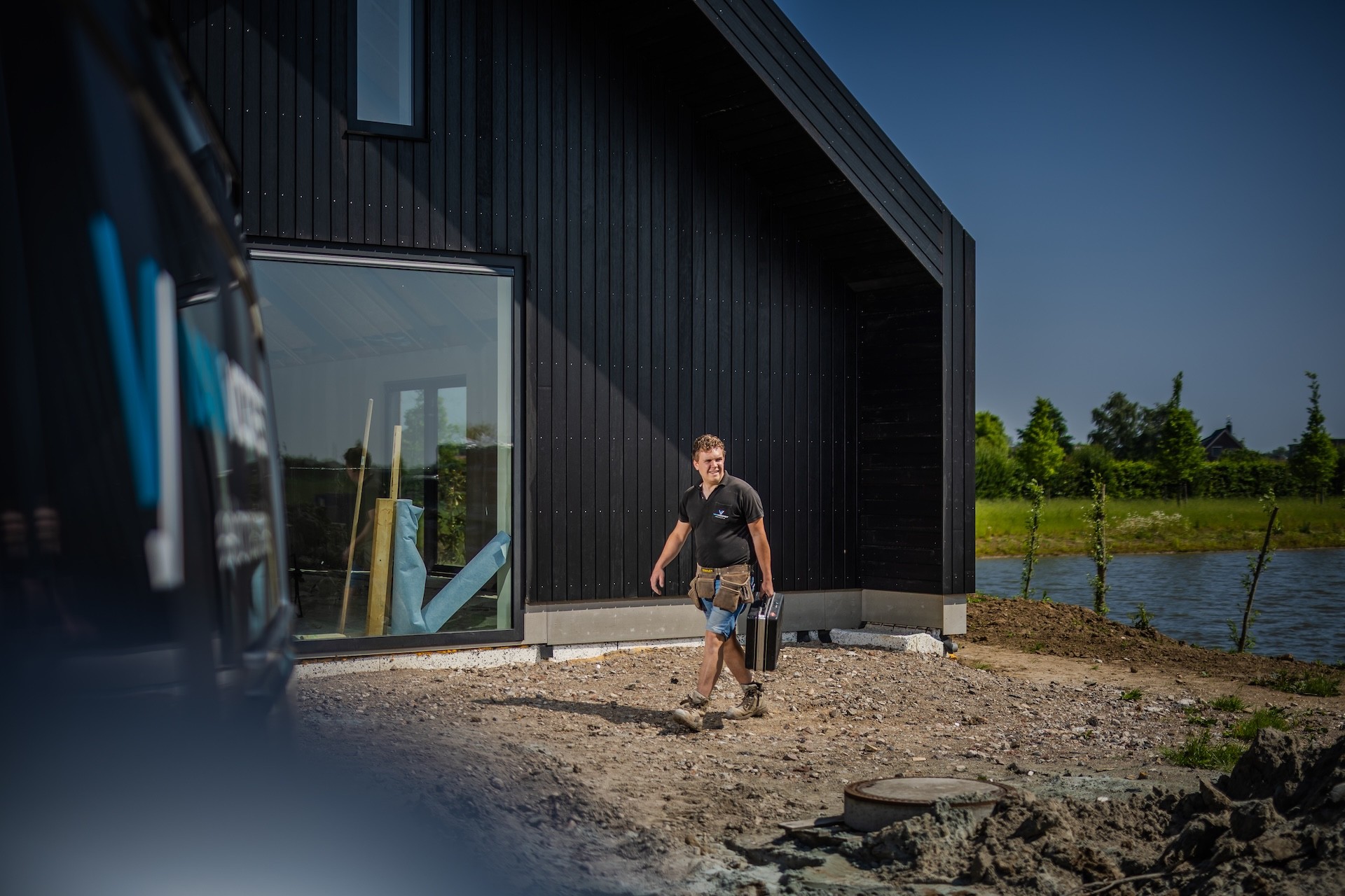 Reinard van Van Voorst Elektrotechniek op locatie buiten