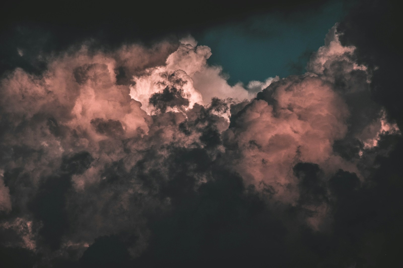 photo of gloomy sky