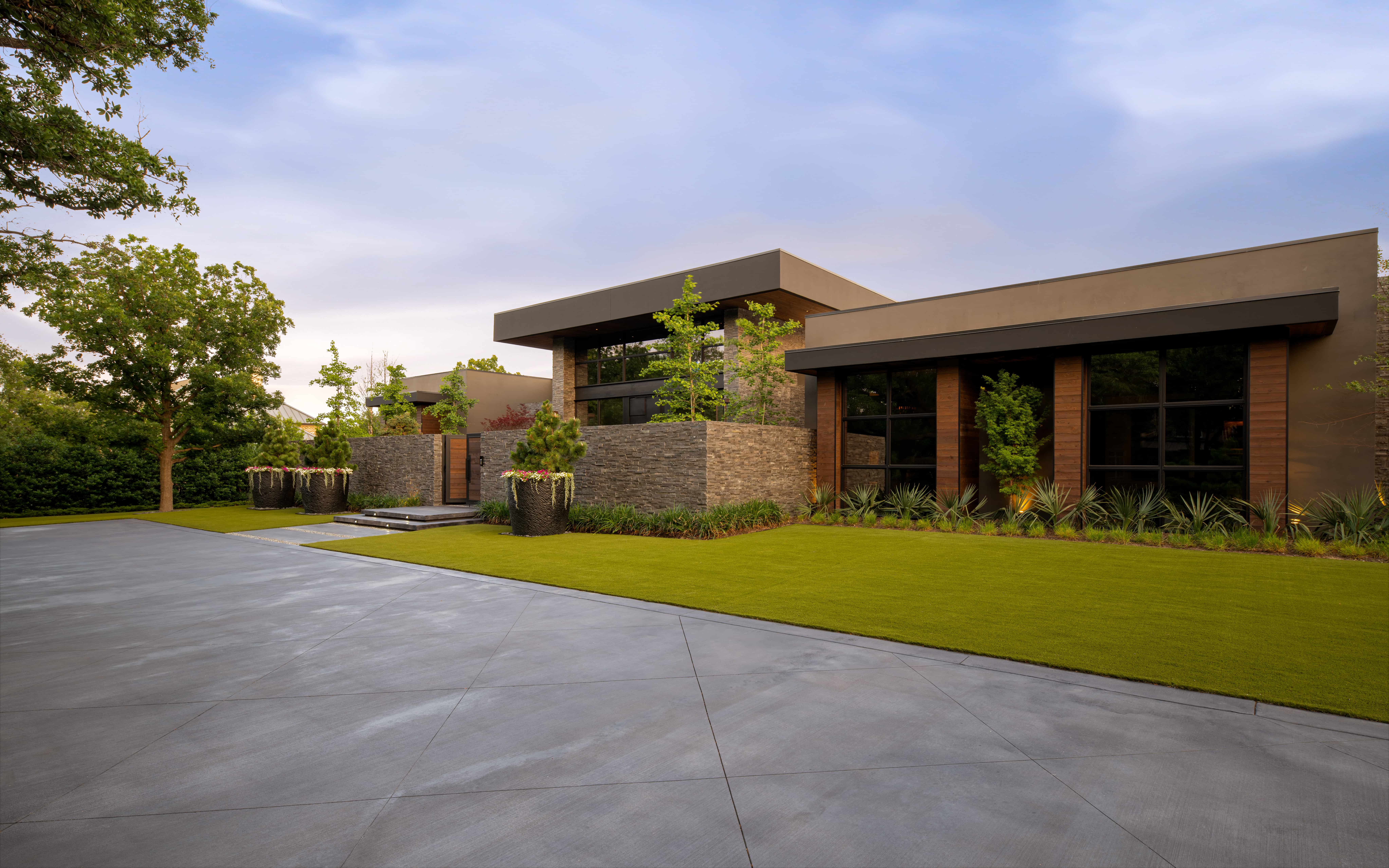 Luxury landscape design on a Preston Hollow TX estate by Blount Designs