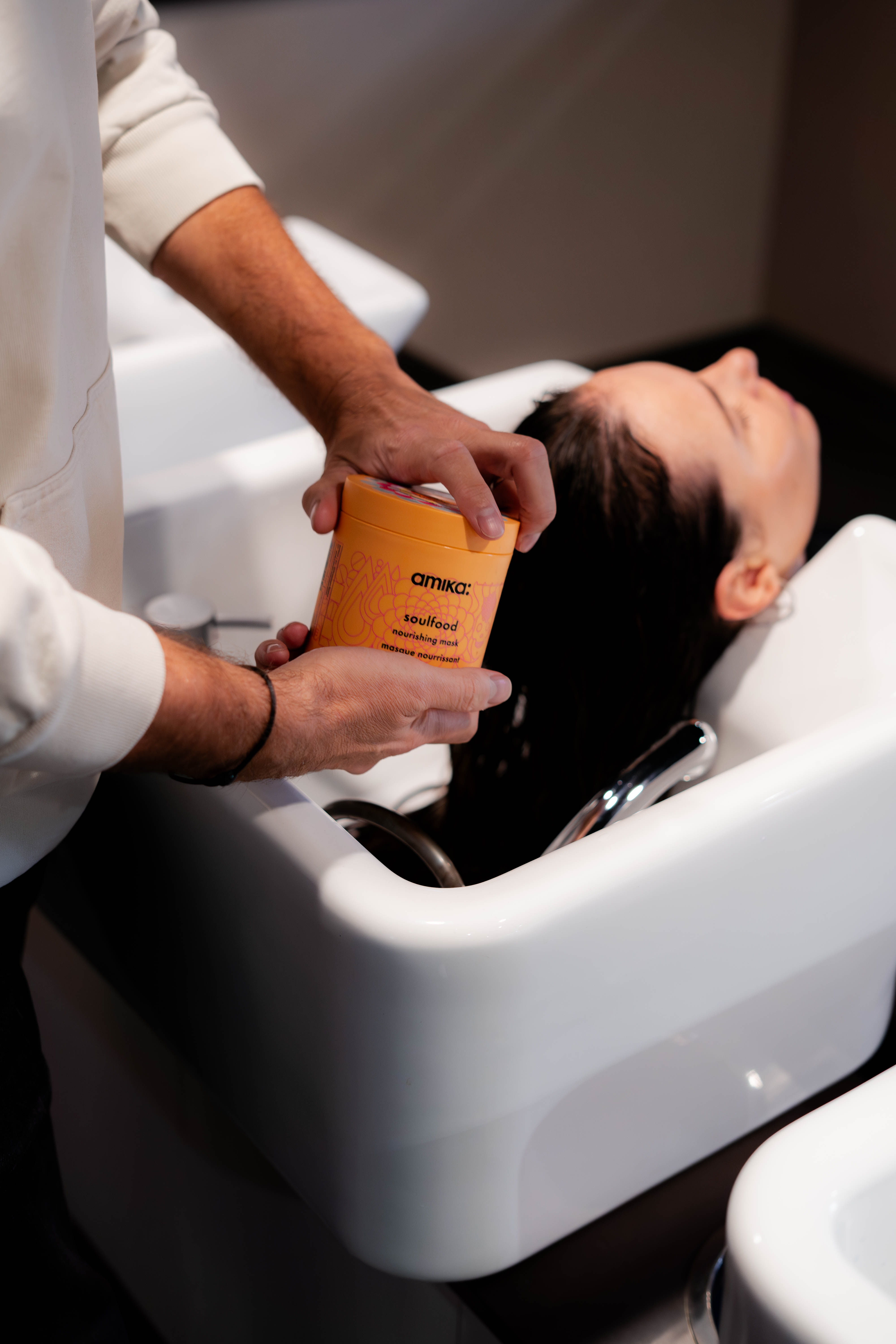 black and gray microphone stand