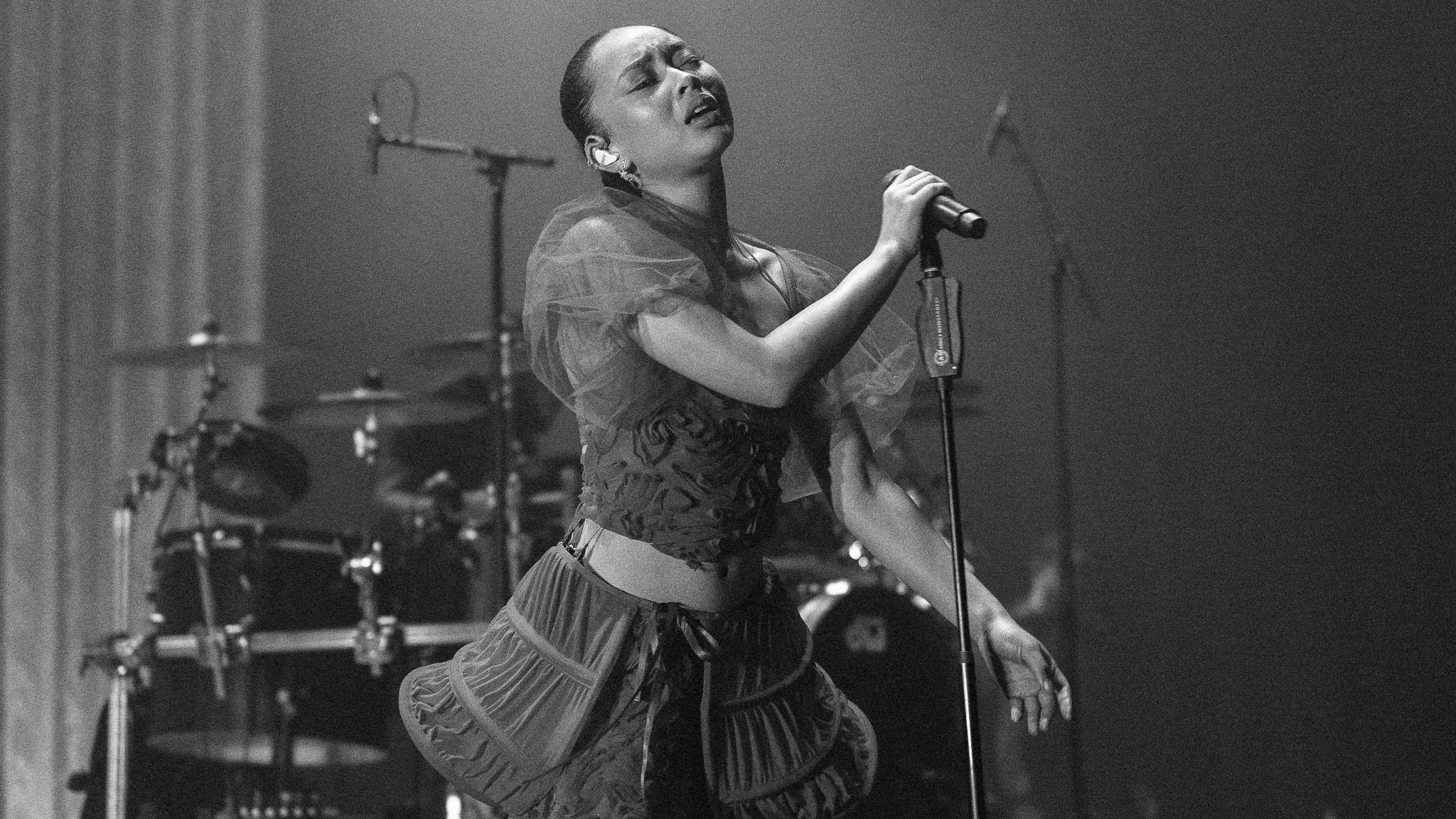 Griff Performs In Chicago at The Vic