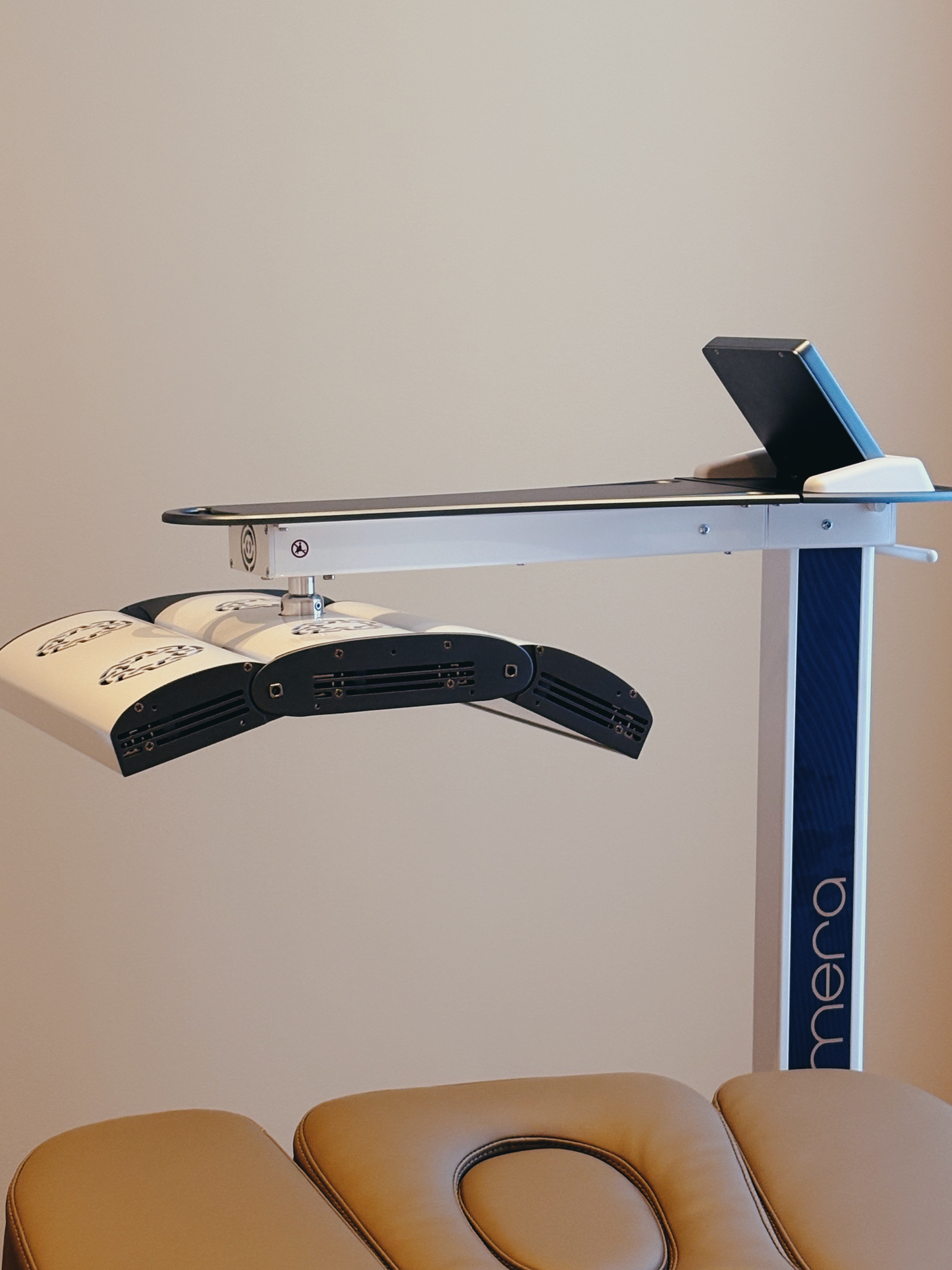 practitioner in aesthetic clinic consulting