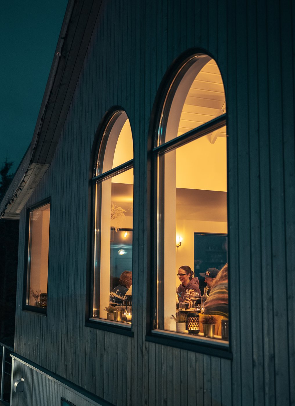 Candlelit dinner through the windows of Bistro 1783