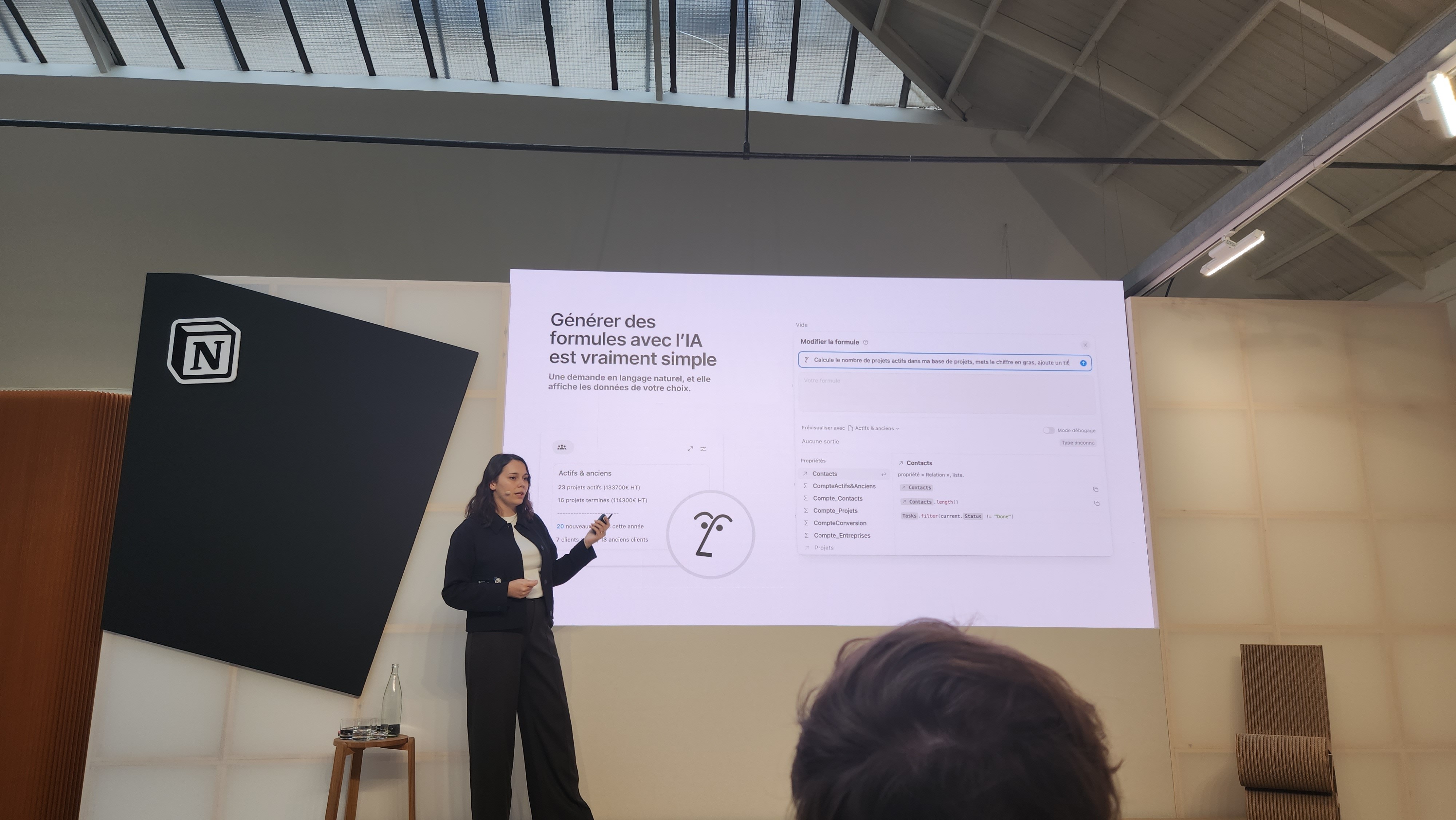 Lou Attal démontre la simplicité de la mise en place des formules dans Notion grâce à l’IA