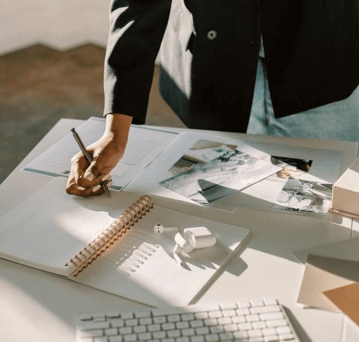 Concetrated triathlete grayscale