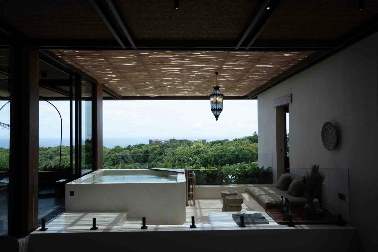 4-bedroom freehold villa with ocean views in Pecatu, Bukit