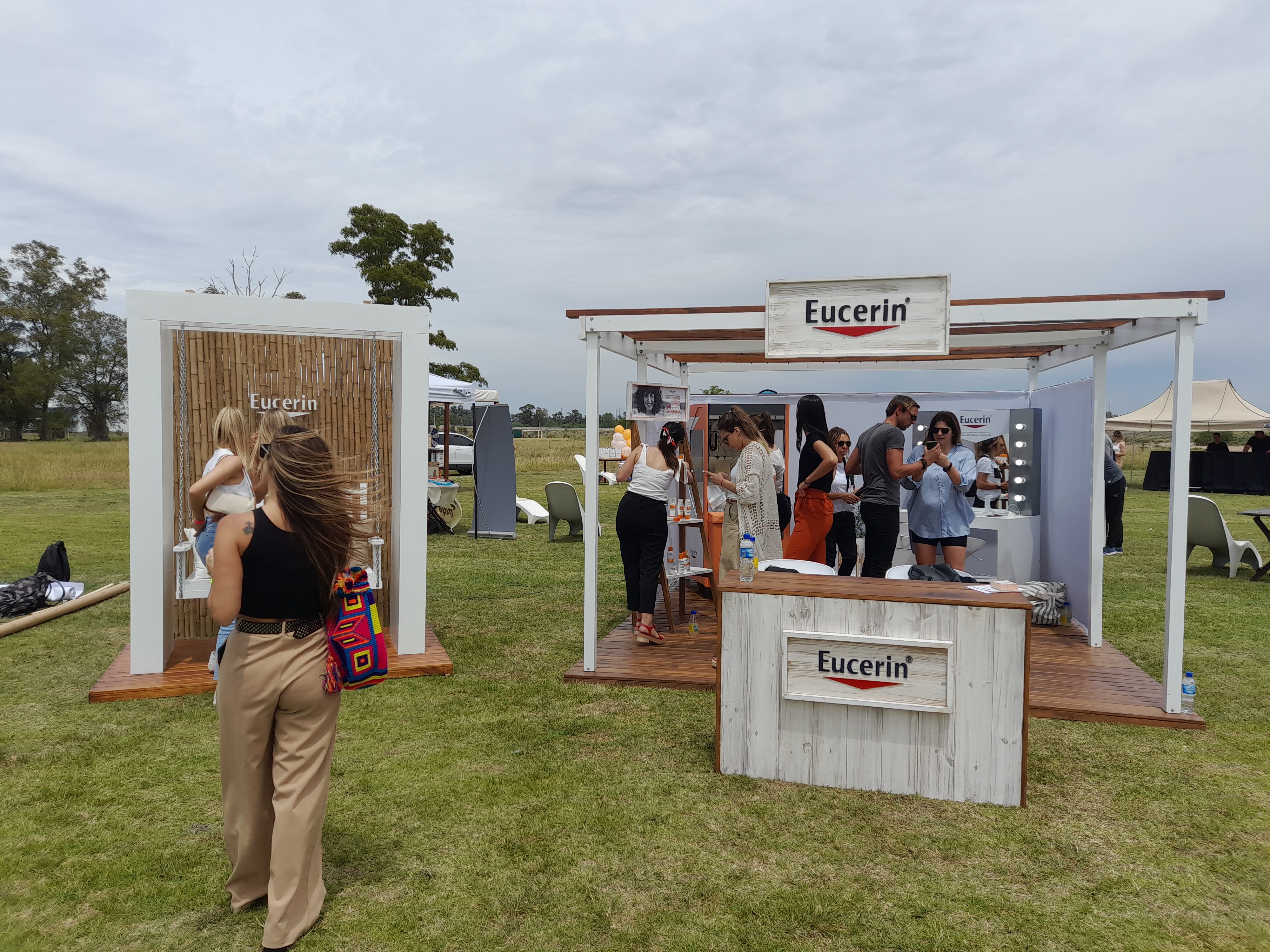 Diseño y fabricación de stands comerciales temáticos para activaciones de marca y ferias corporativas.