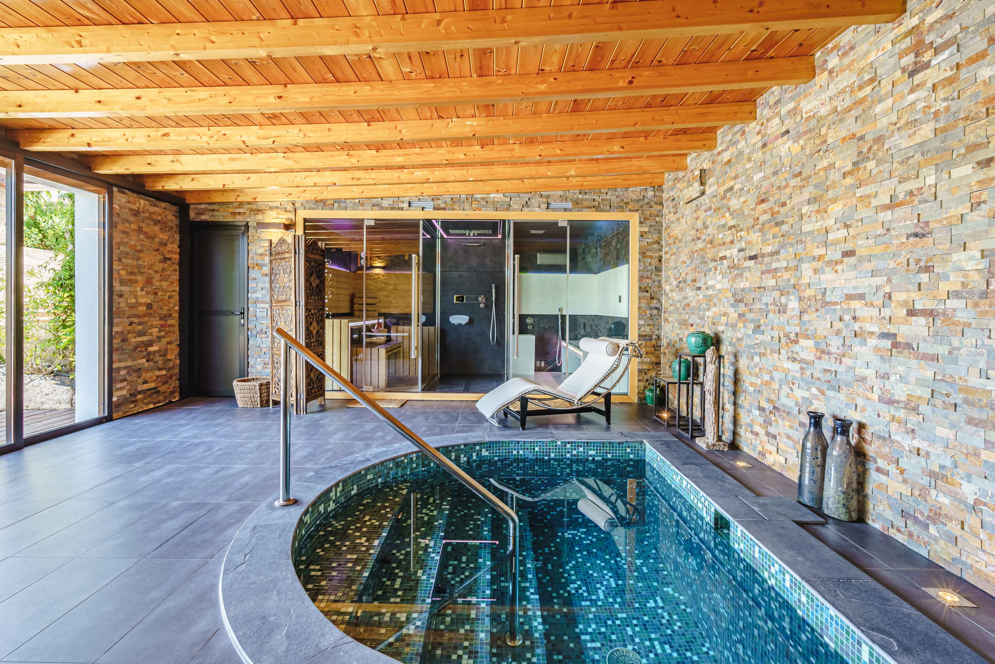Spa privado con sauna y piscina en villa de Tenerife