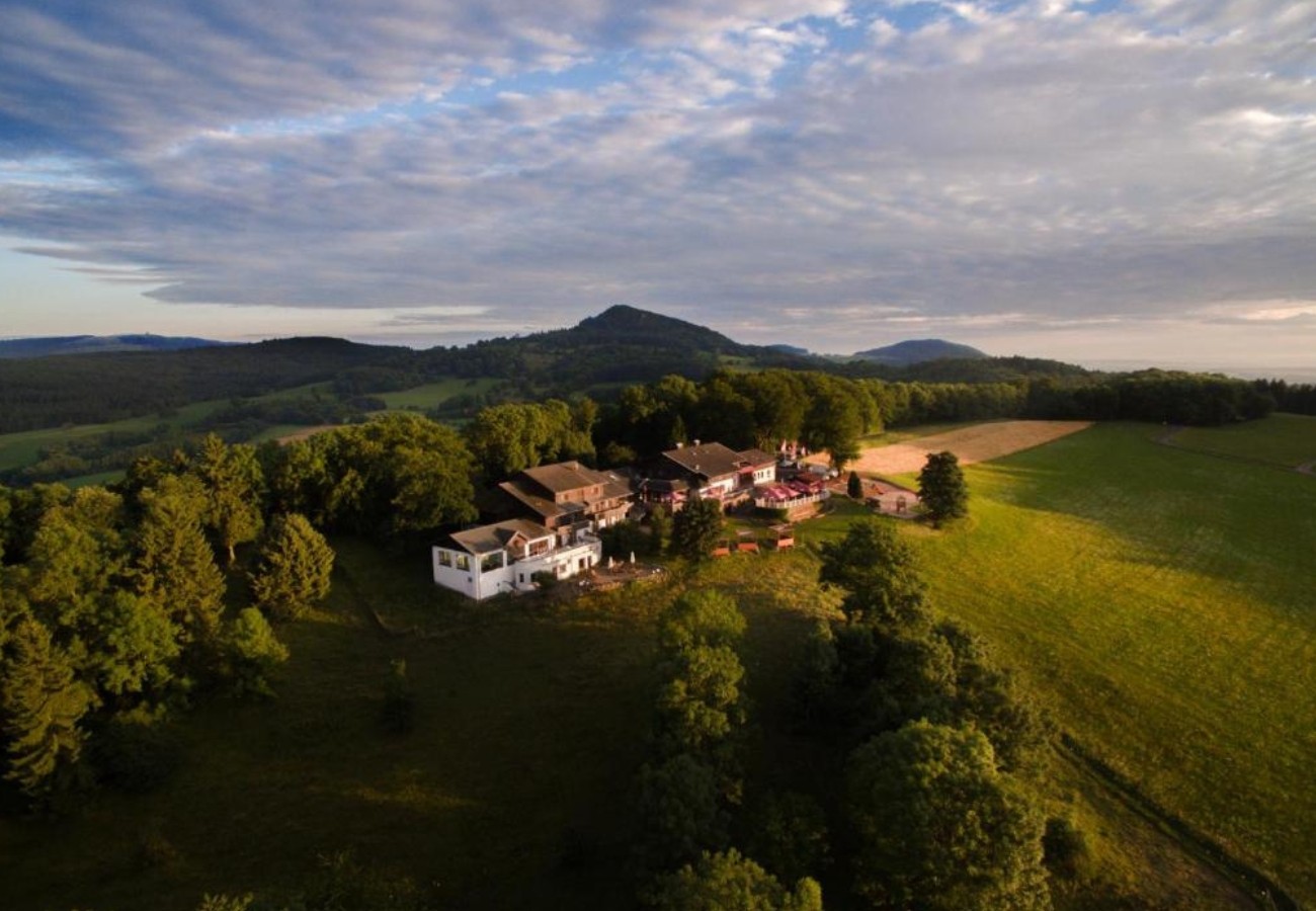 Das Lothar-Mai-Haus: Übernachten inmitten der Rhön mit atemberaubender Aussicht.