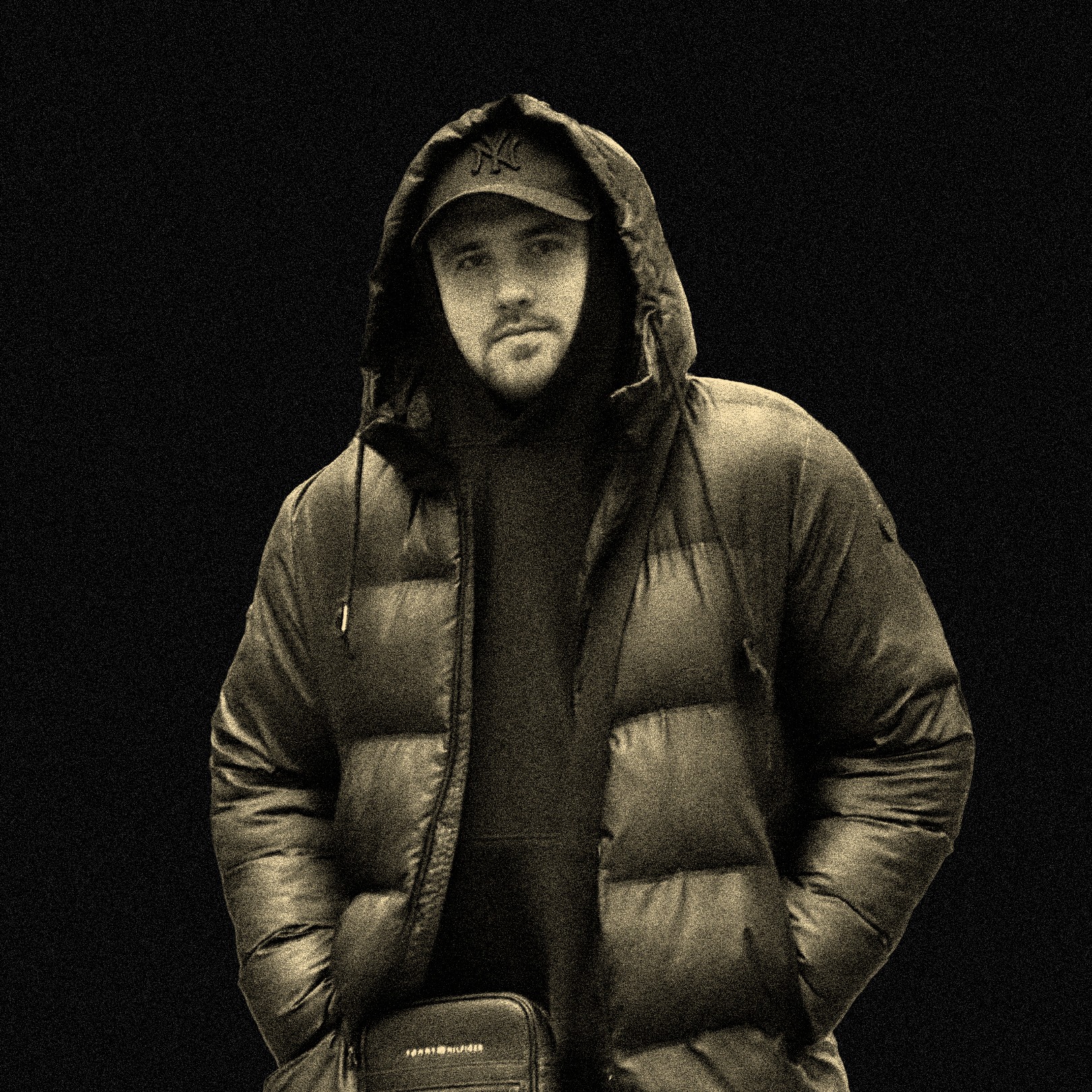 ÜBeatz is a Czech producer shaping the CZ and SK rap sound, known for “Dopamin,” “Upgrade,” and “King Kong.” He broke through with Nik Tendo’s “Tempo” and has worked with Ektor, Viktor Sheen, Pil C, and more.