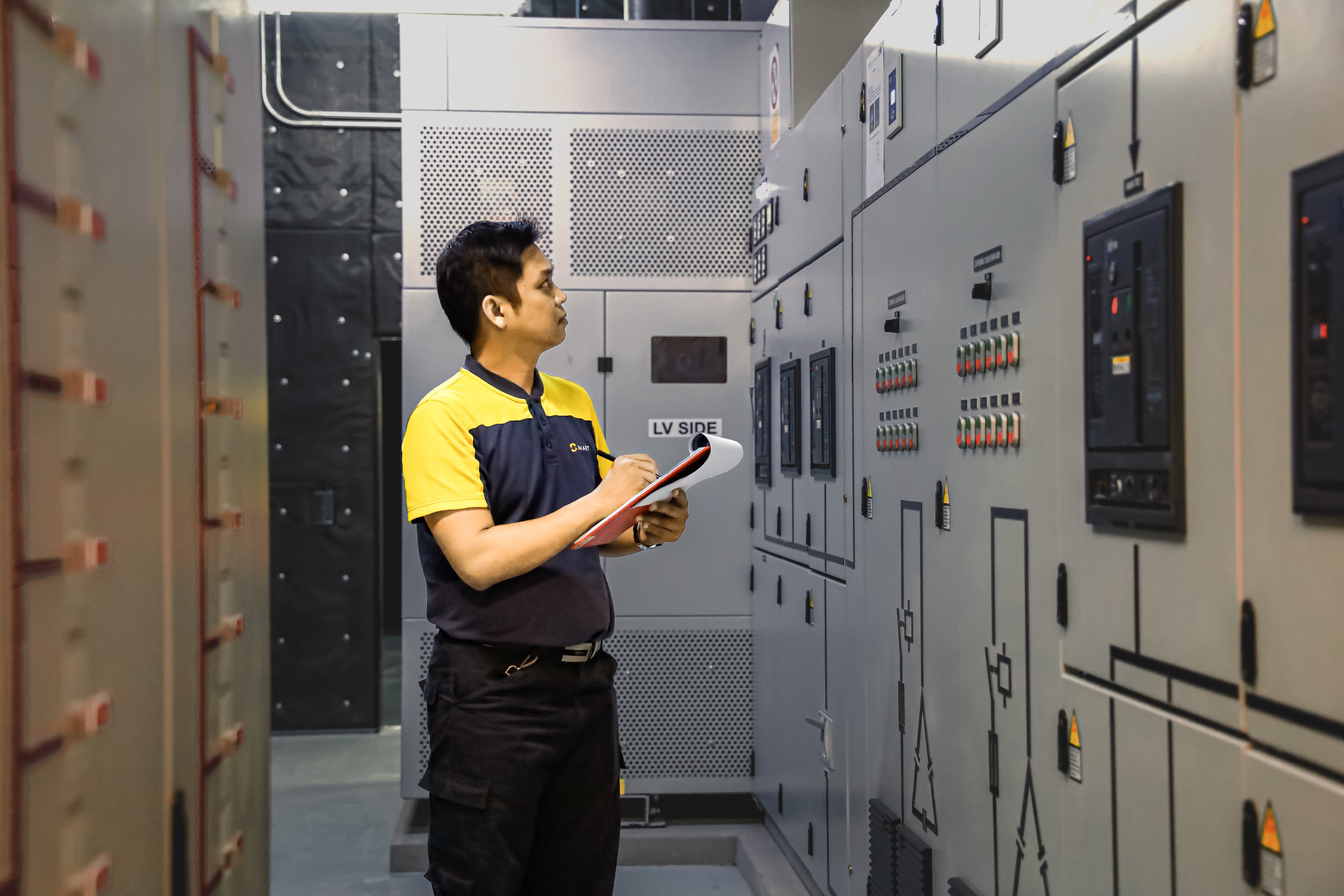 ทีมช่างอาคาร SMART ตรวจสอบงานระบบ