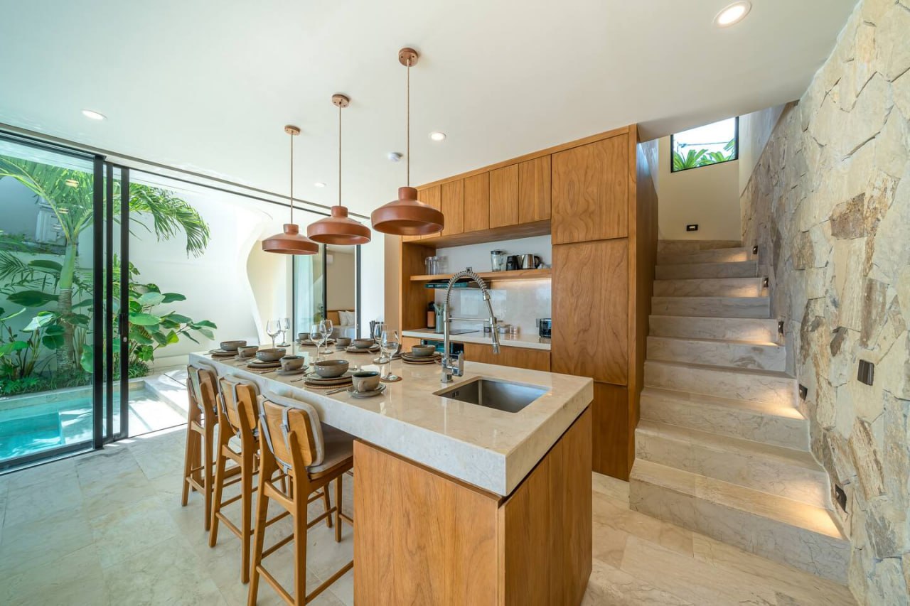3-bedroom villa with panoramic ocean views in Bingin