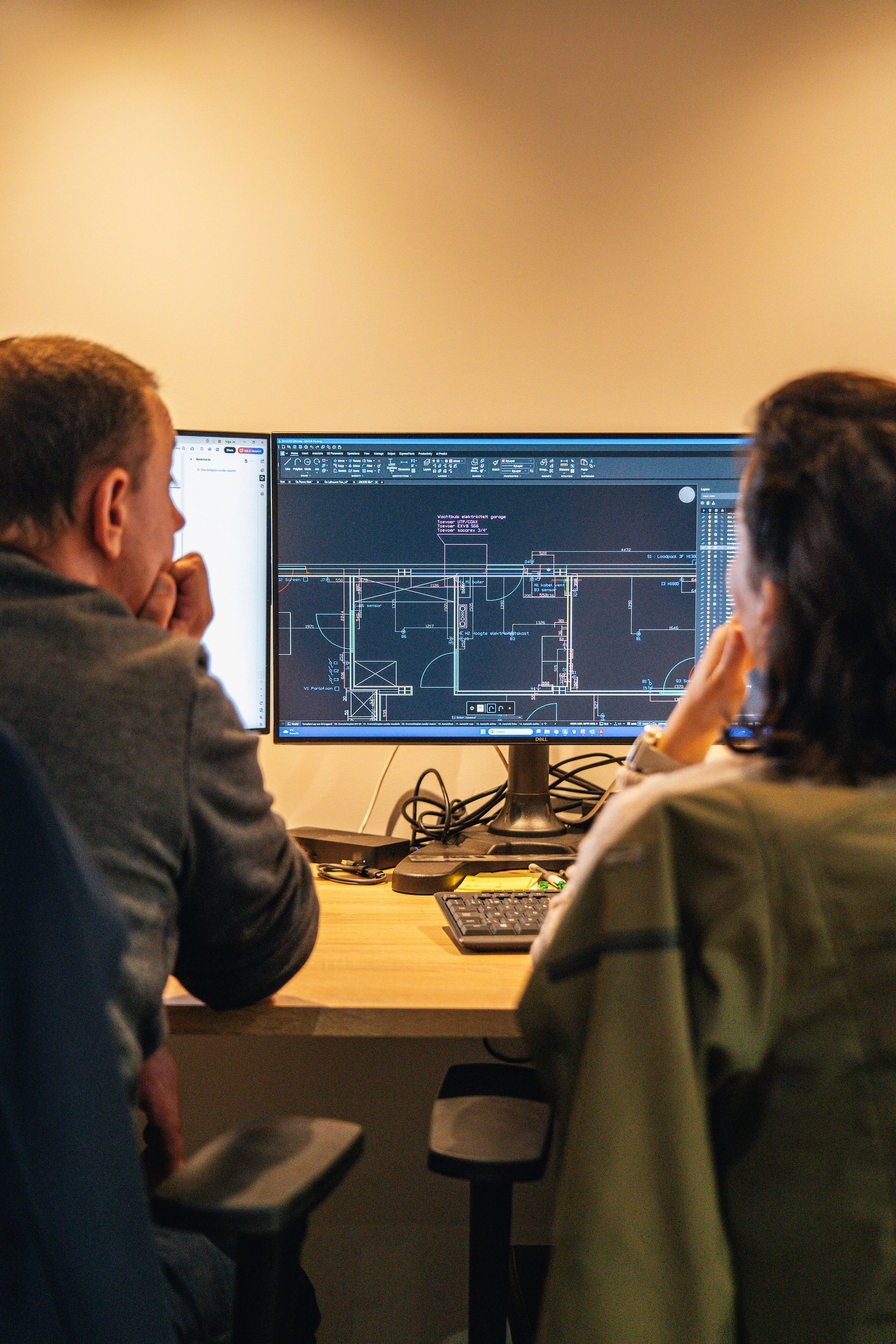 Tekenaar aan het werk ontwerp hubley woning