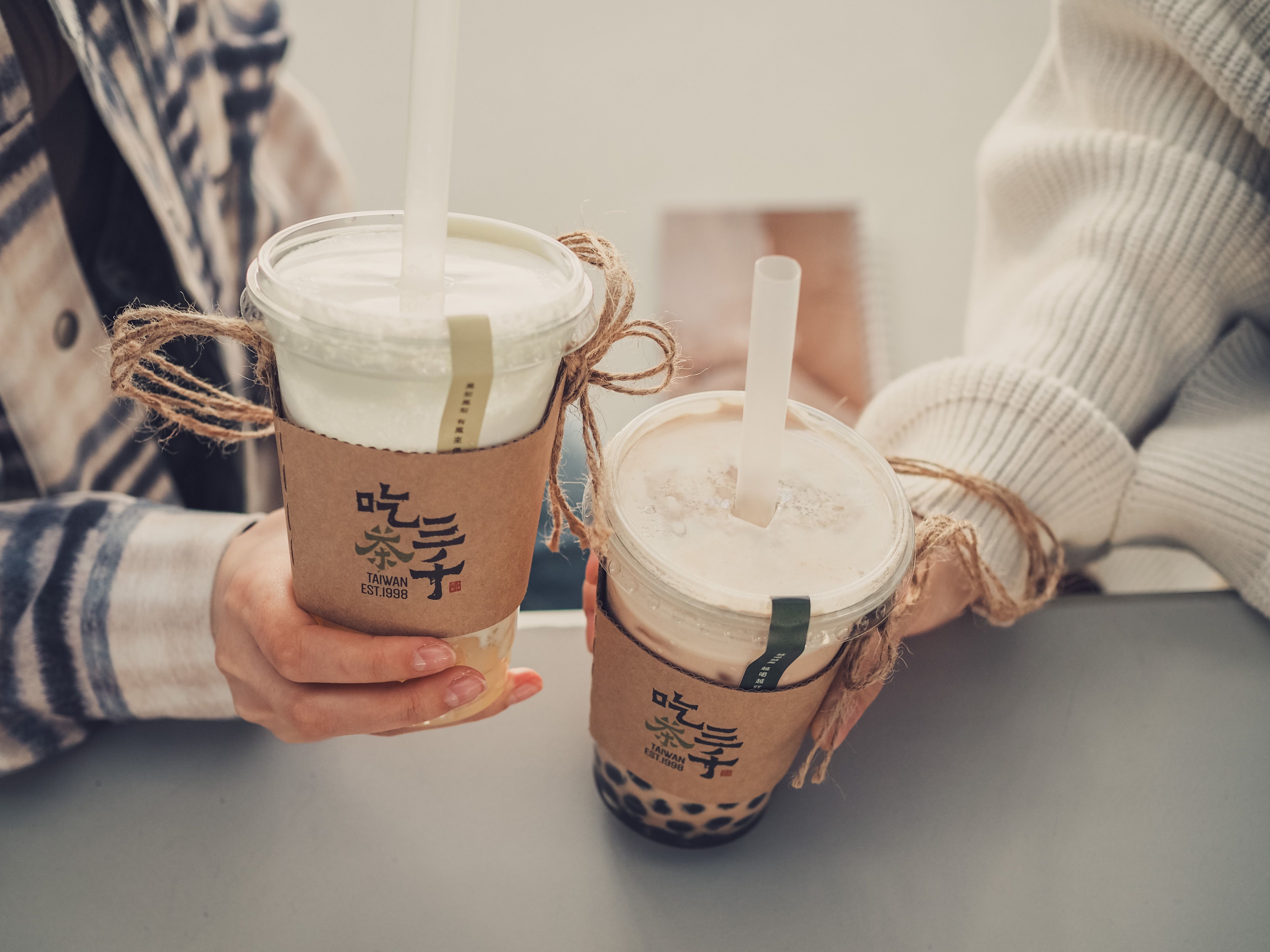 Popular milk tea drinks from local Chengdu tea brand