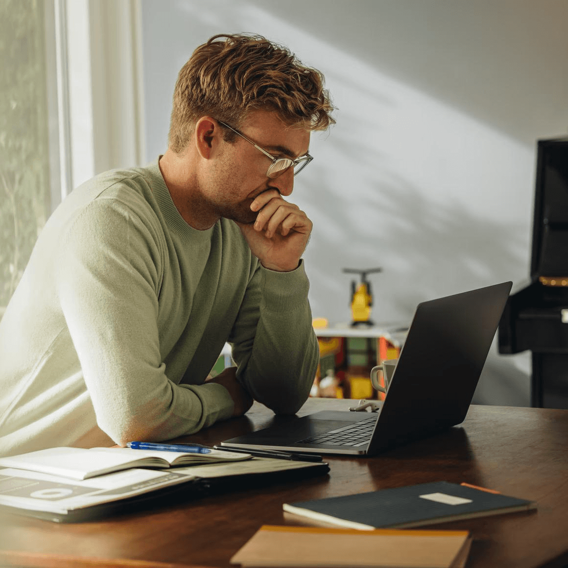 Man reading on the laptop