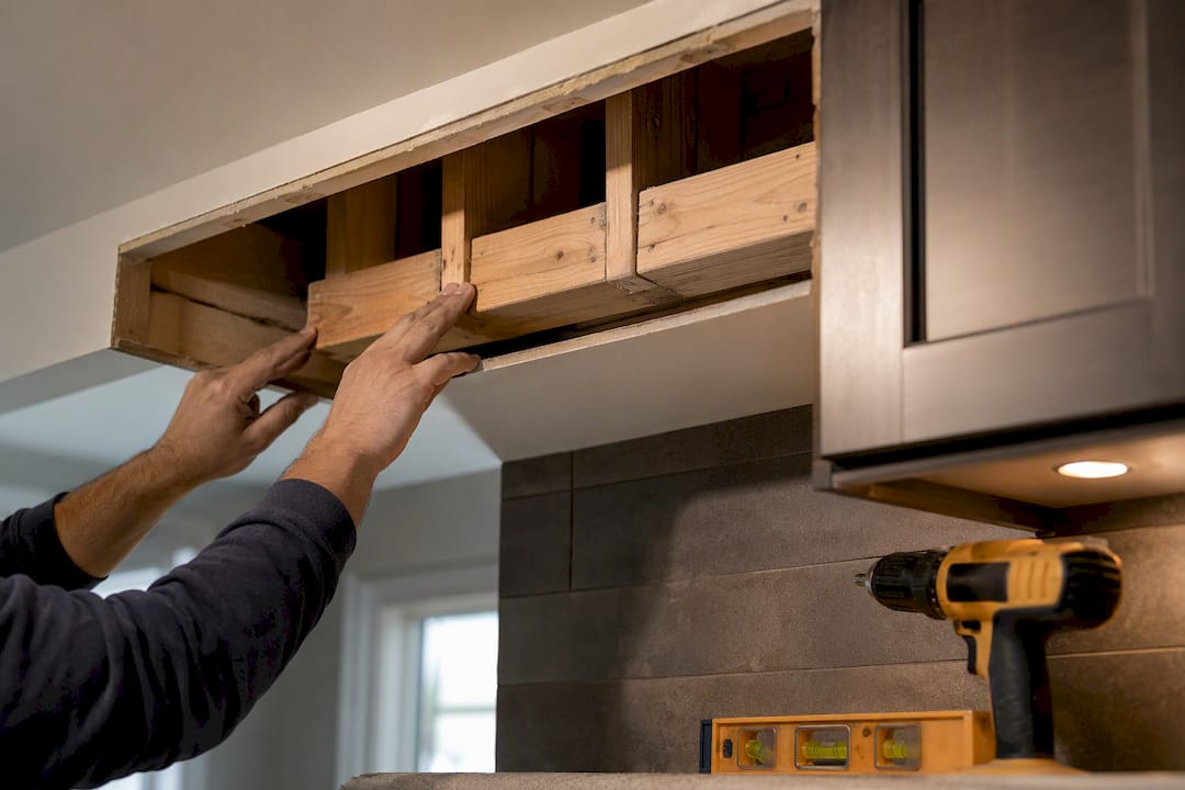Structural blocking behind cabinet extension