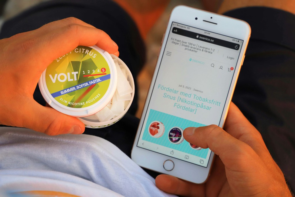 man enyoing energy patch while he is on his phone