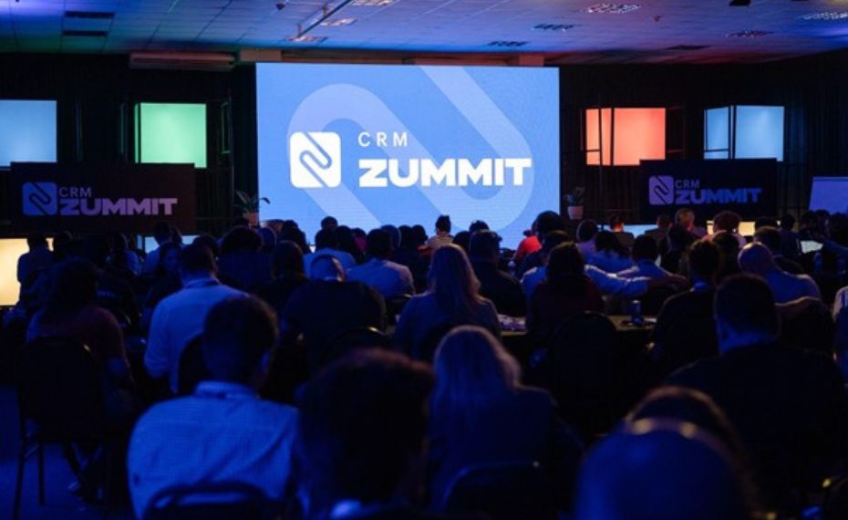 CRM Zummit 2025 reúne líderes globais e debate o futuro das vendas