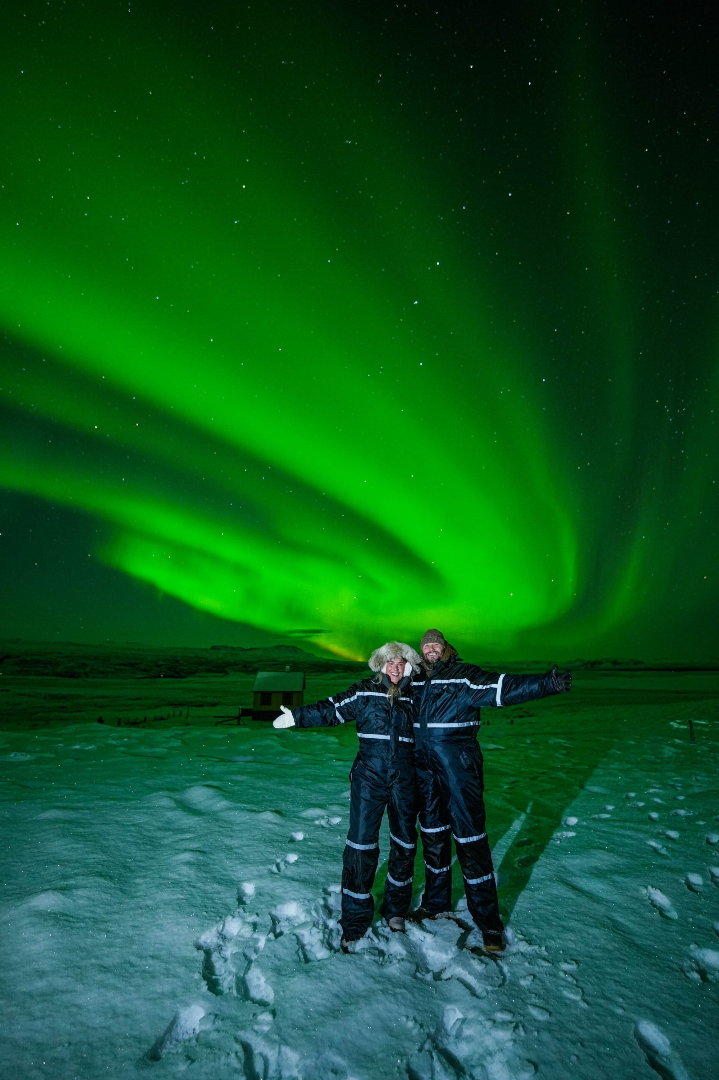 Northern Lights tour photography from Aurora Experts in Iceland, featuring guests beneath the aurora, winter landscapes, and vivid skies over remote Icelandic locations.
