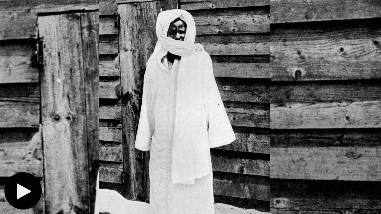 a black and white photograph of Sheikh Amadou Bamba.