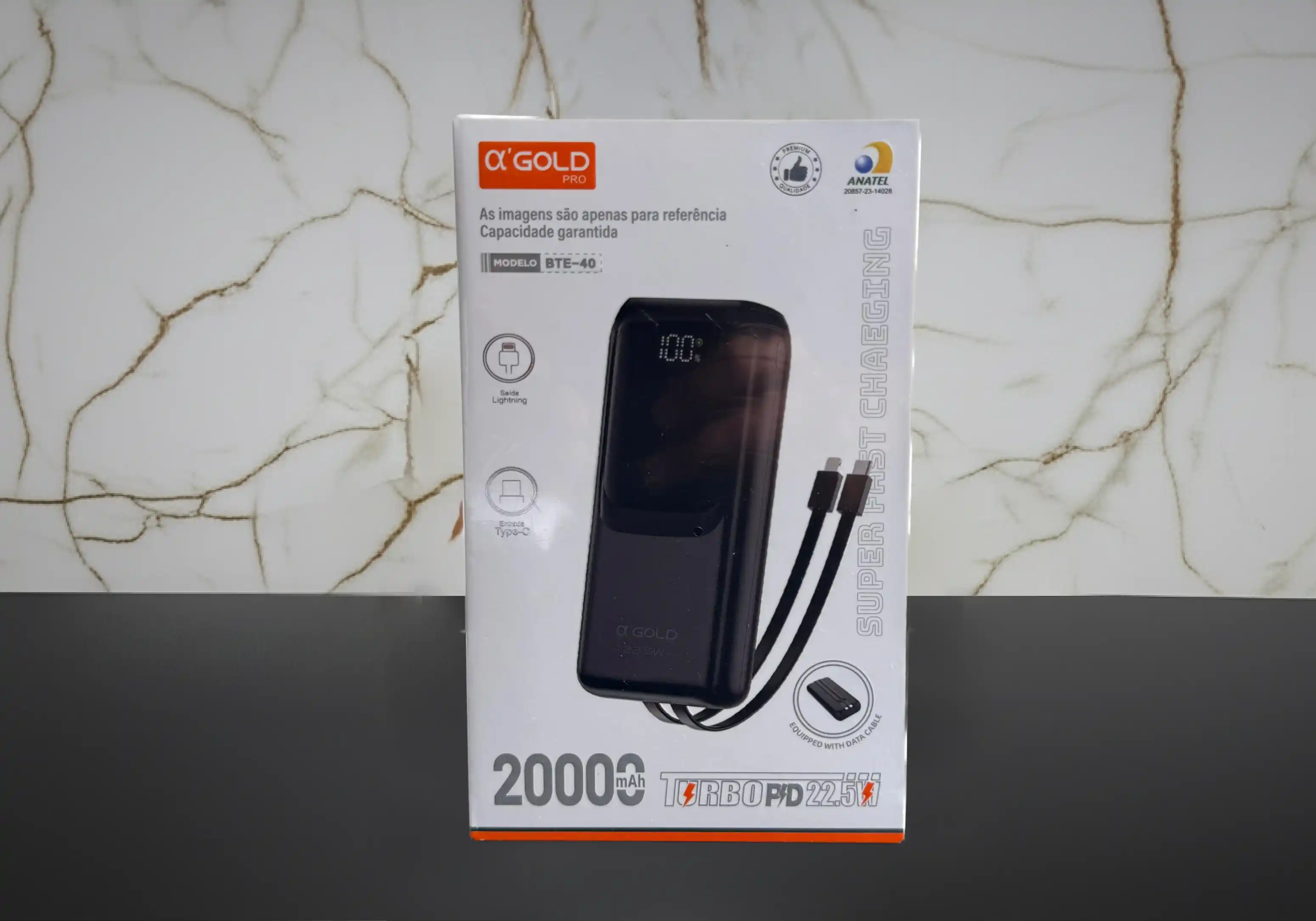 Embalagem power bank α'GOLD PRO 20000mAh modelo BTE-40 preto com display 100% e TURBO PD 22.5W, entrada Type-C e saída Lightning