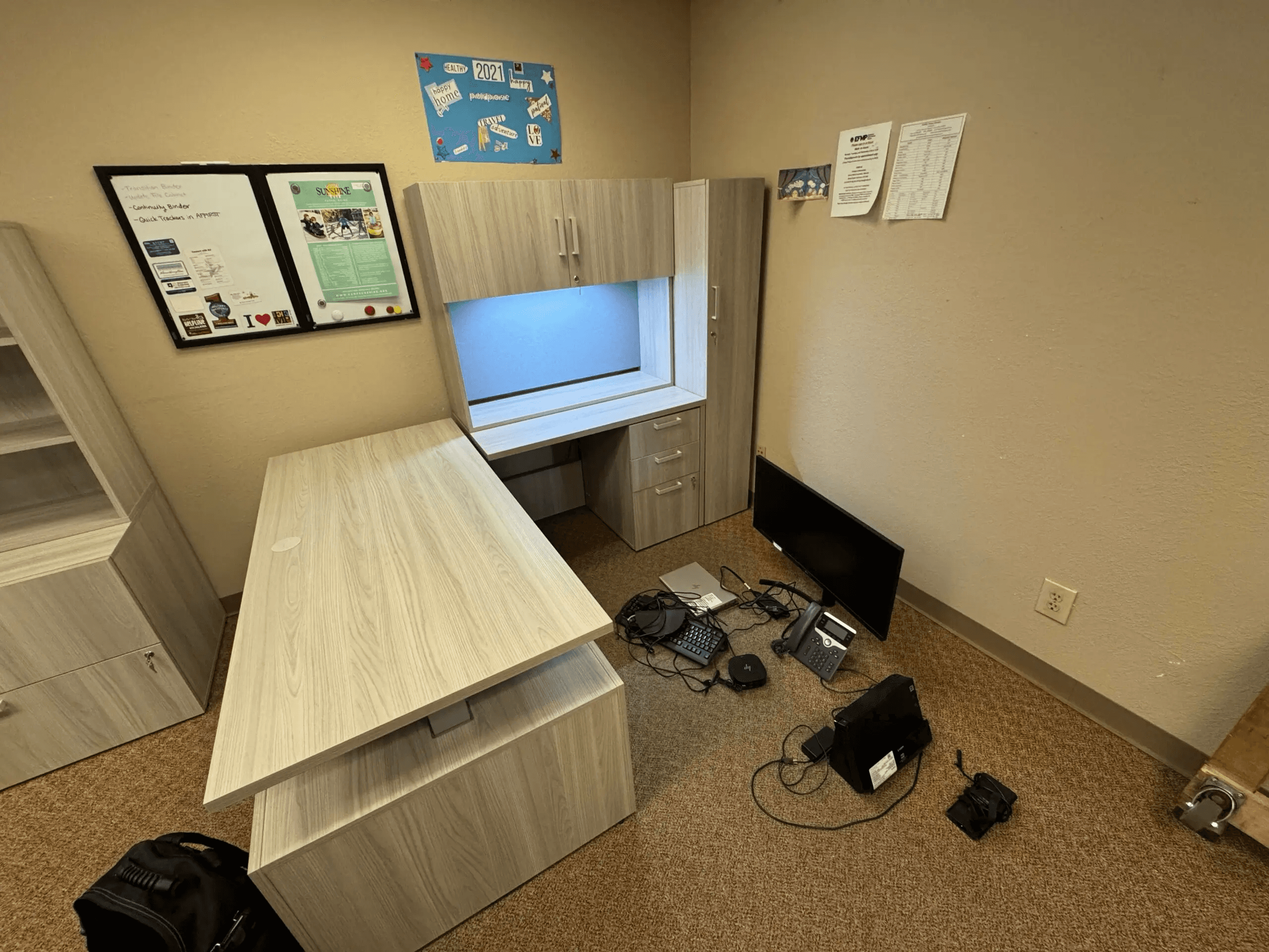 installing modern office furniture systems
