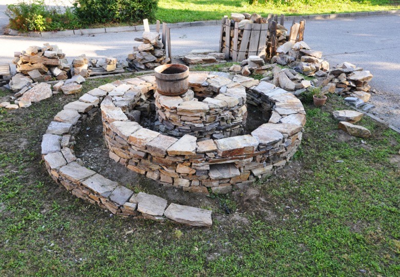 Trockengemauerte Kräuterschnecke