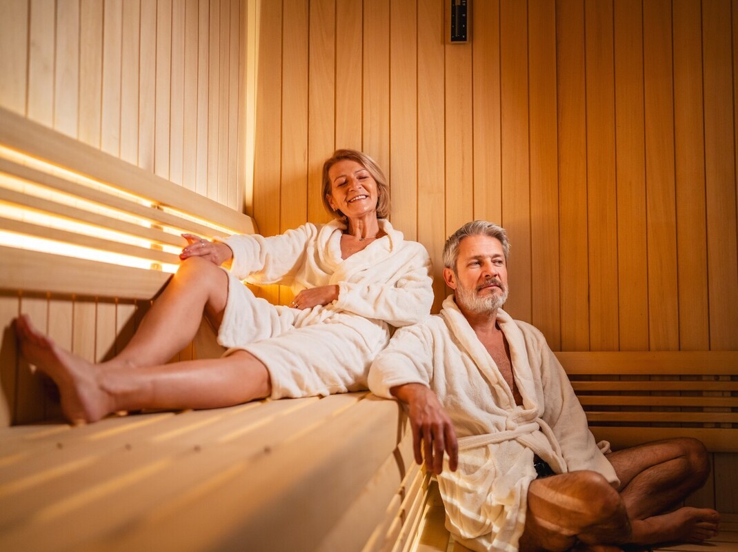 older couple enjoying health-related indirect sauna weight loss benefits