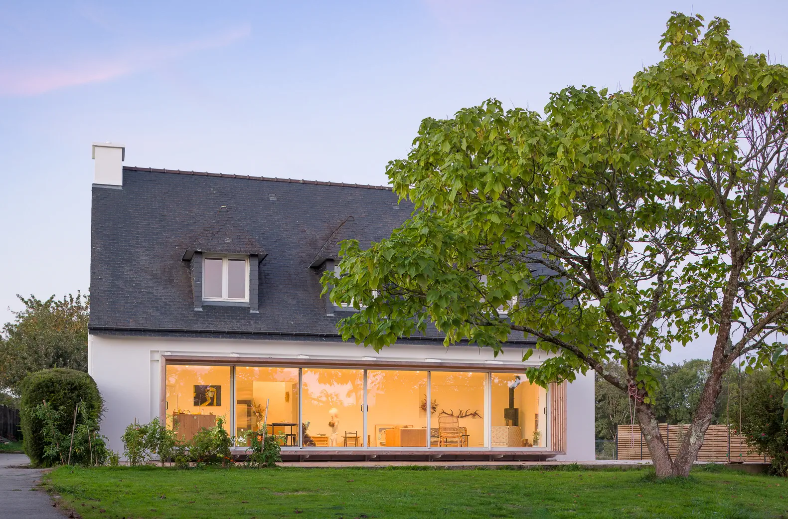 Rénovation maison néo bretonne - Pluneret - ombrière