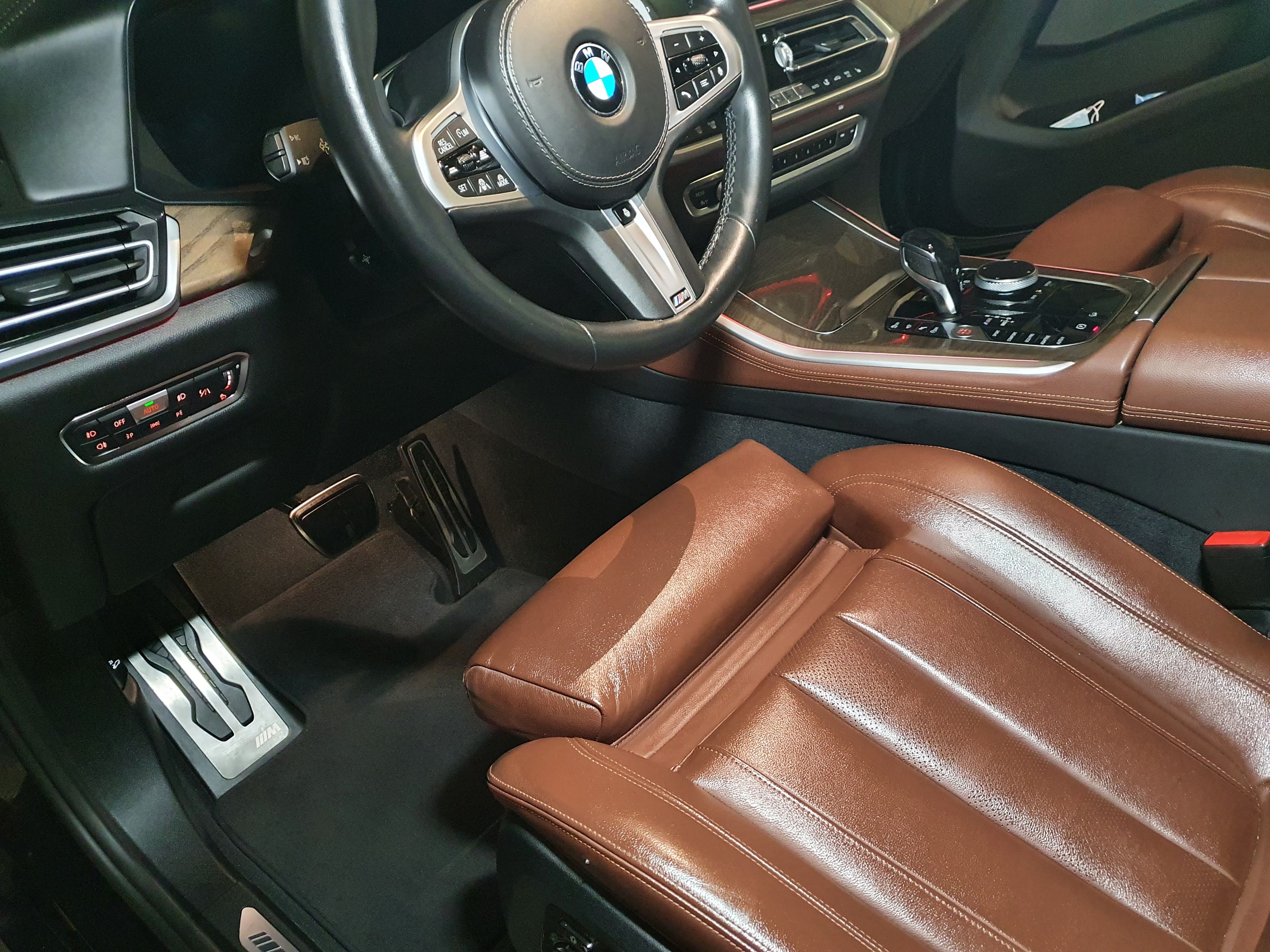 : Professionelle Erbrechen-Reinigung im Fahrzeug in Zürich inklusive Geruchsentfernung