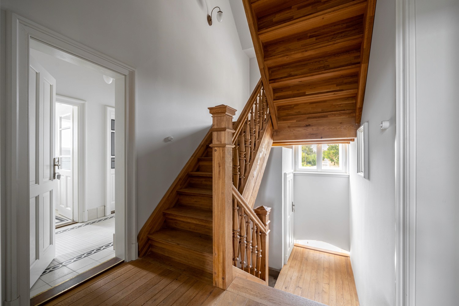 Kenderes Vasútállomás _ staircase _Kroki studio