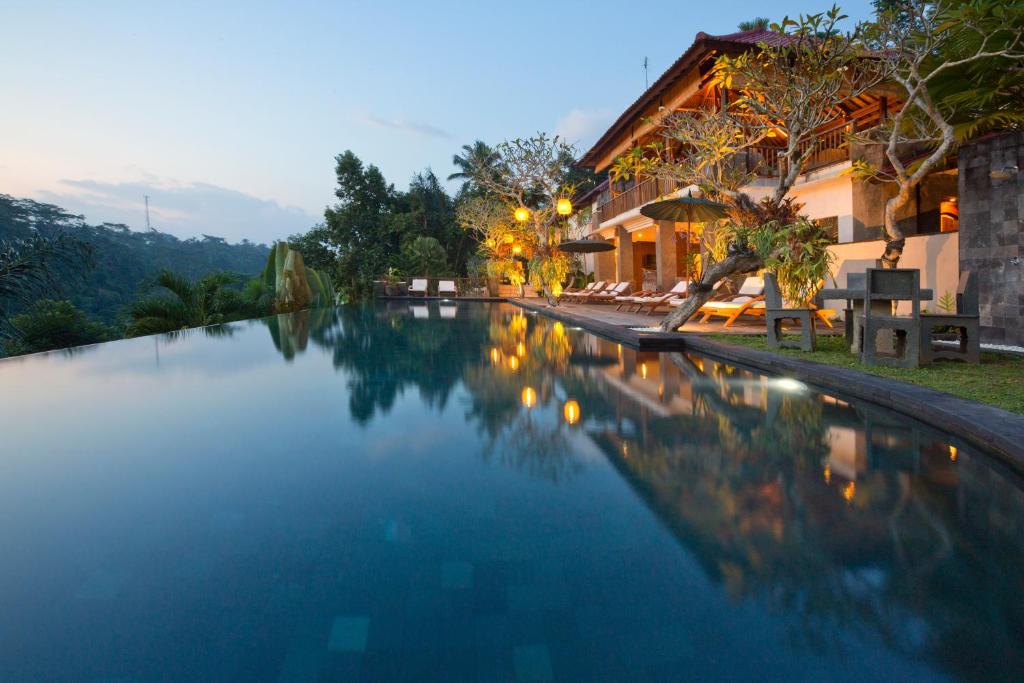 Operating villa complex with expansion potential in Ubud