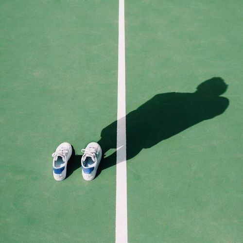 shadow on tennis court
