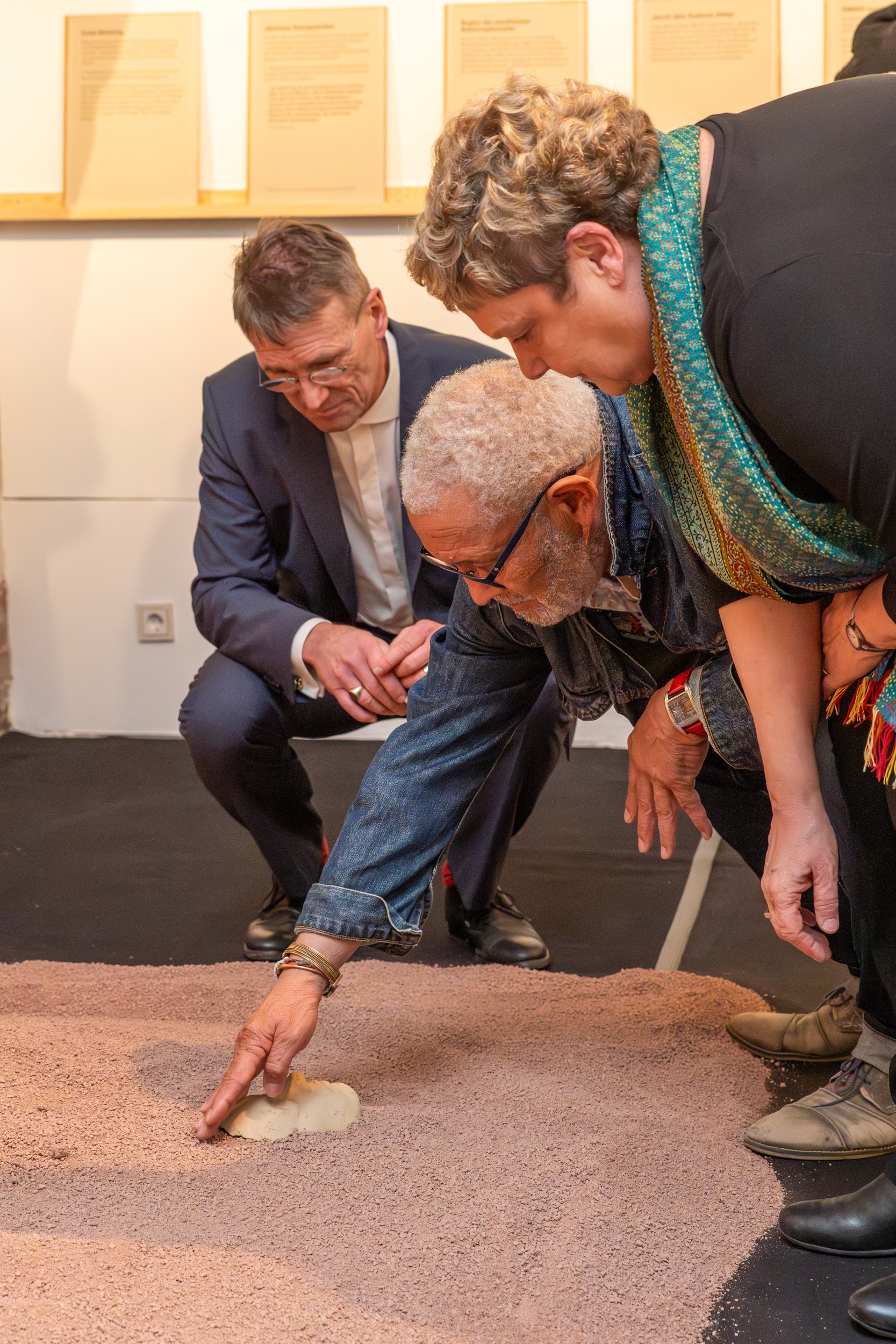 A museum and its digital experiences for the visitors' storytelling goals, photo credits Unsplash and MuCoDi has shared this image in their interview with Dr. Matthias Henkel.