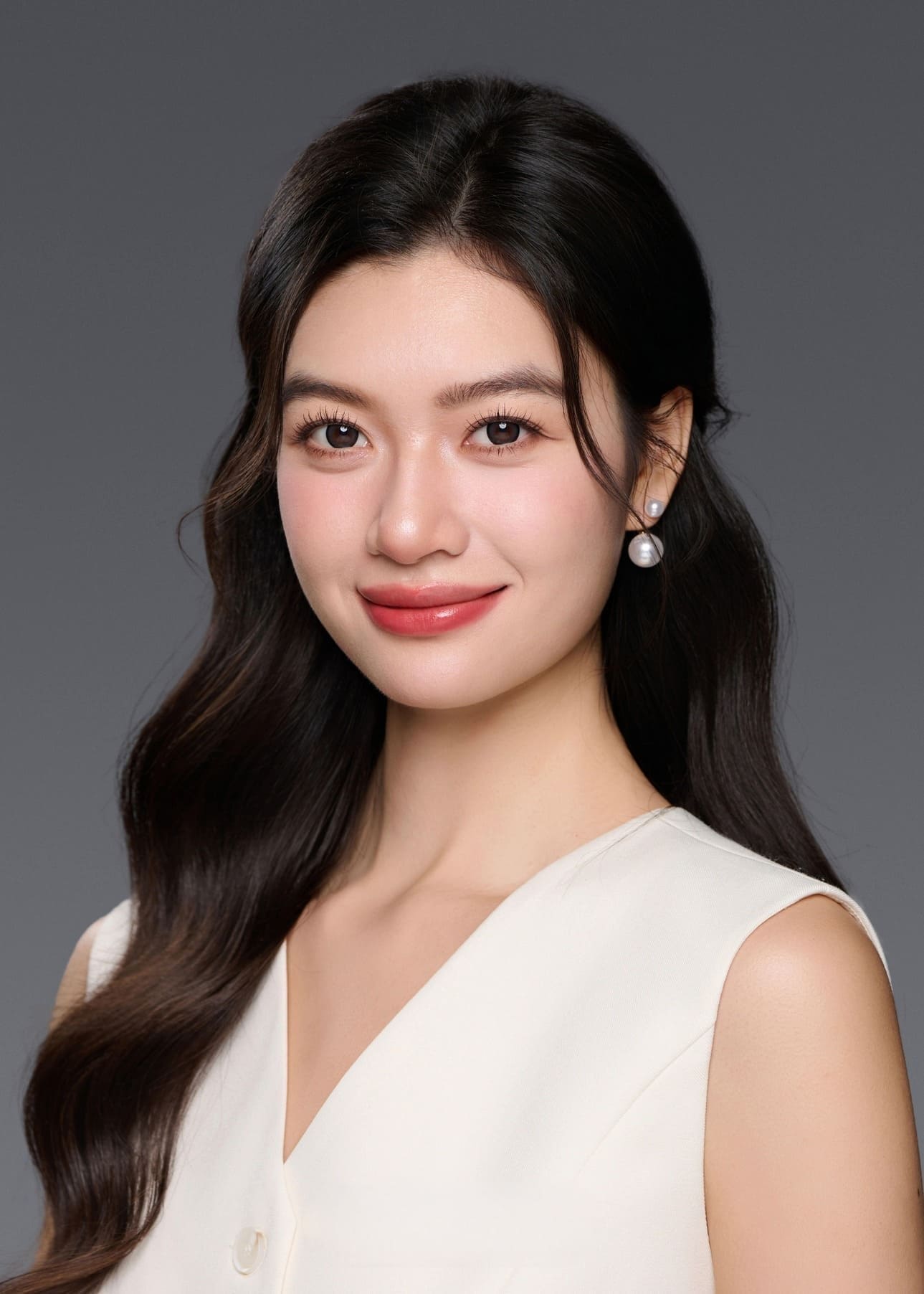 corporate portrait photography white dress headshot by Lefty Studio