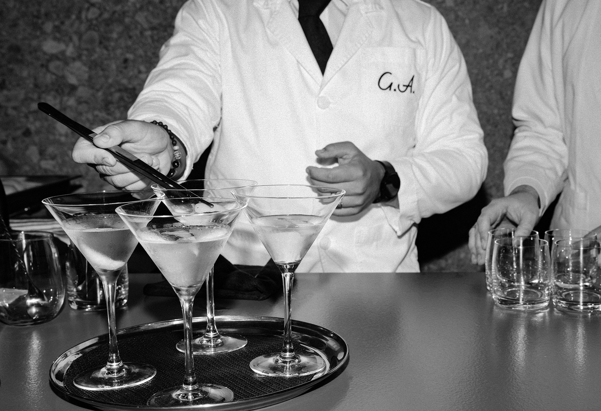 Bar staff serving cocktails at a high-end Mobilia event, showcasing expert art direction and event photography management. The image highlights the vibrant atmosphere and attention to detail in the event setup.