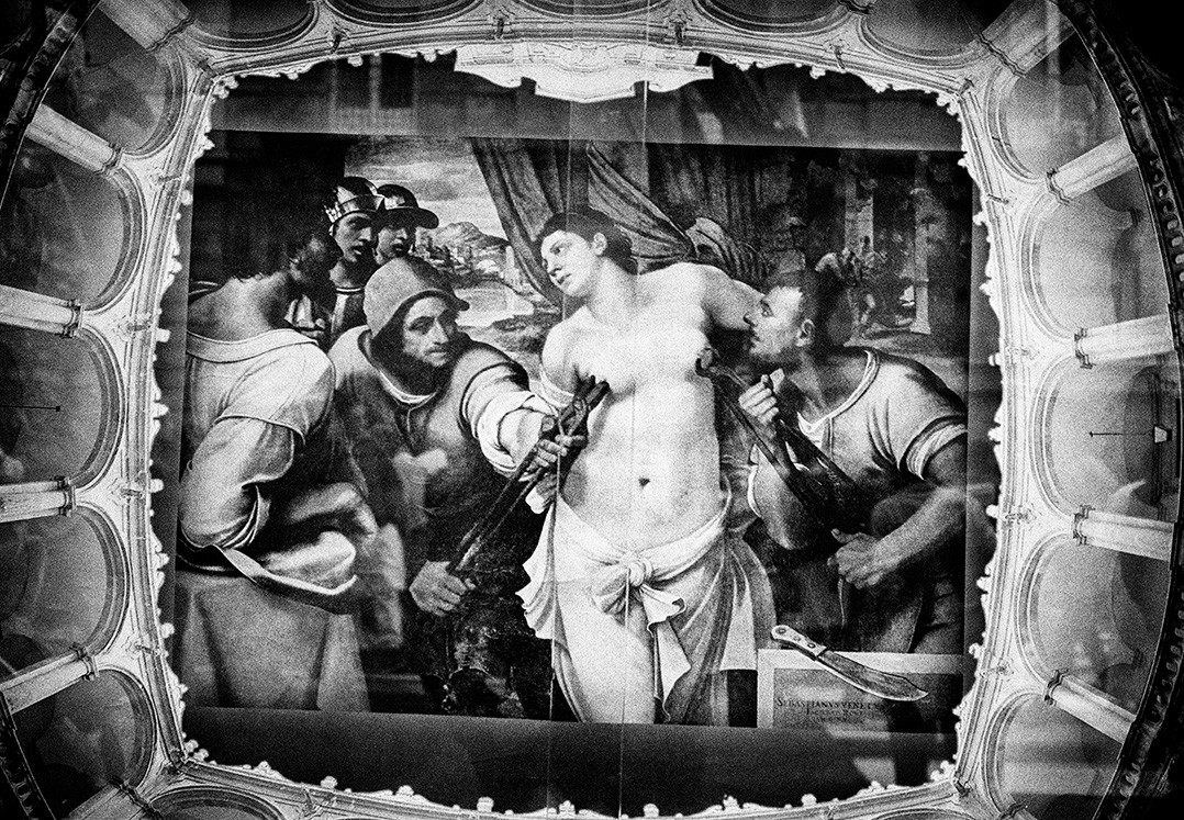 Rodion – Star Behavior – portrait in a suit with a playful, slightly mischievous expression