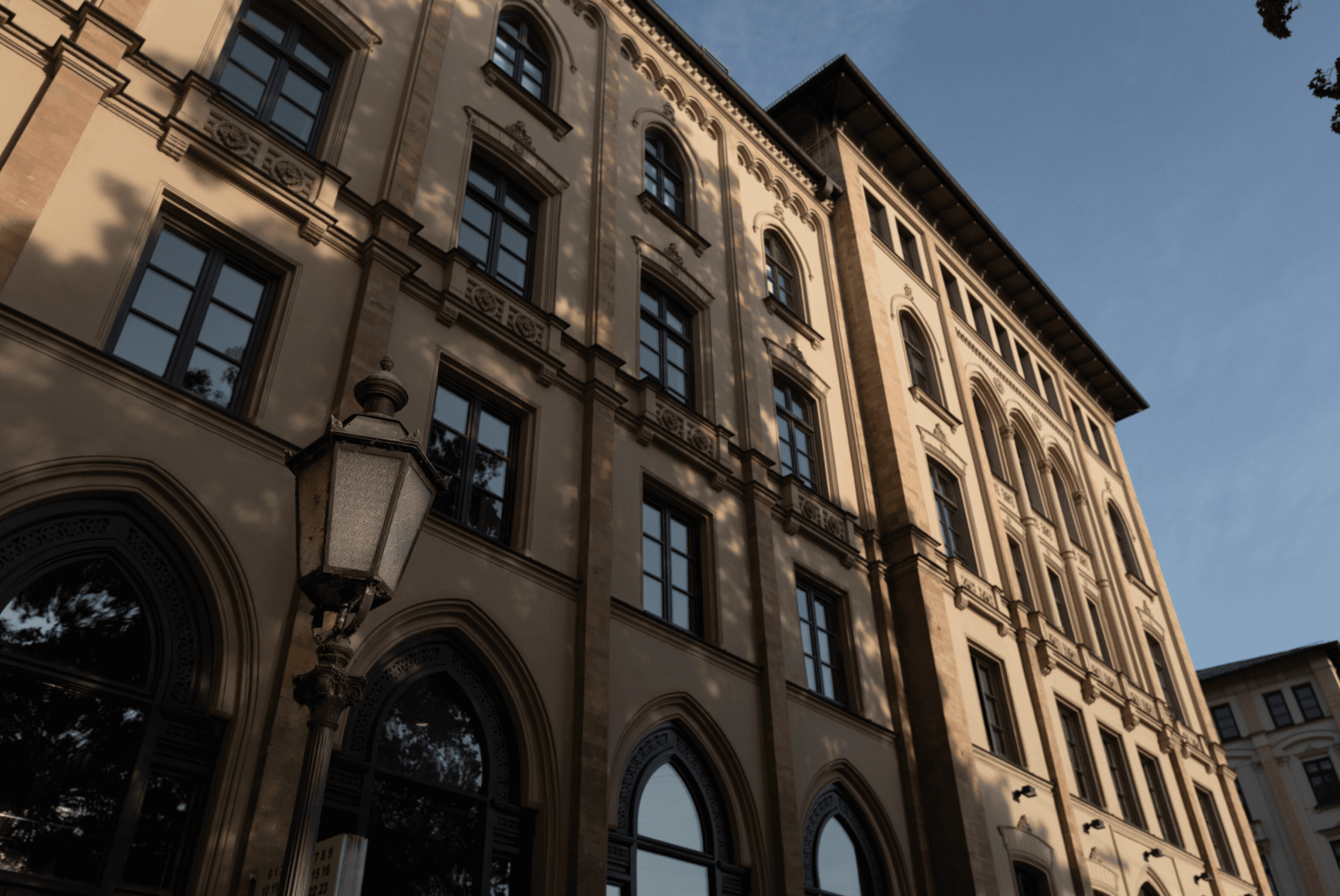 Zahnarzt München Dr. Pink & Dr. Heitmann - Die Praxis von der Straße