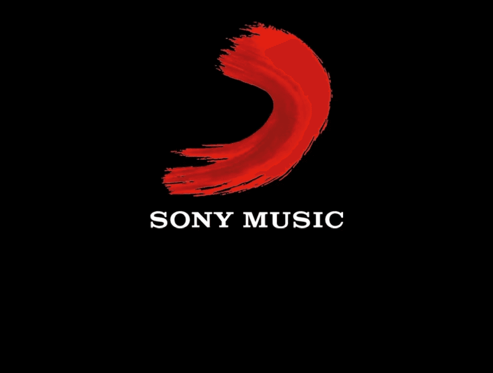 man in brown crew neck shirt