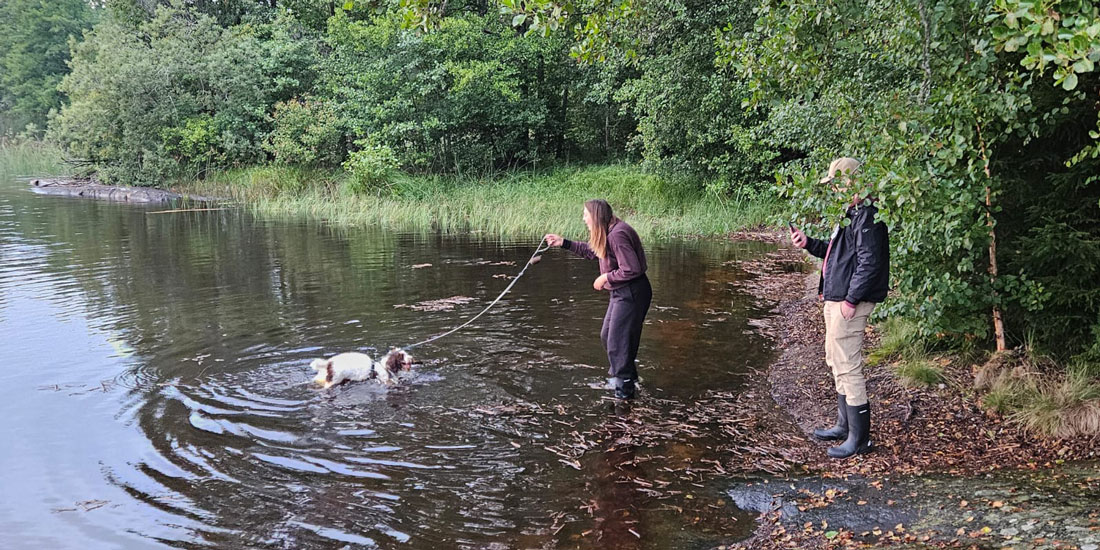 Joakim and Ellinor playing with their dog. 