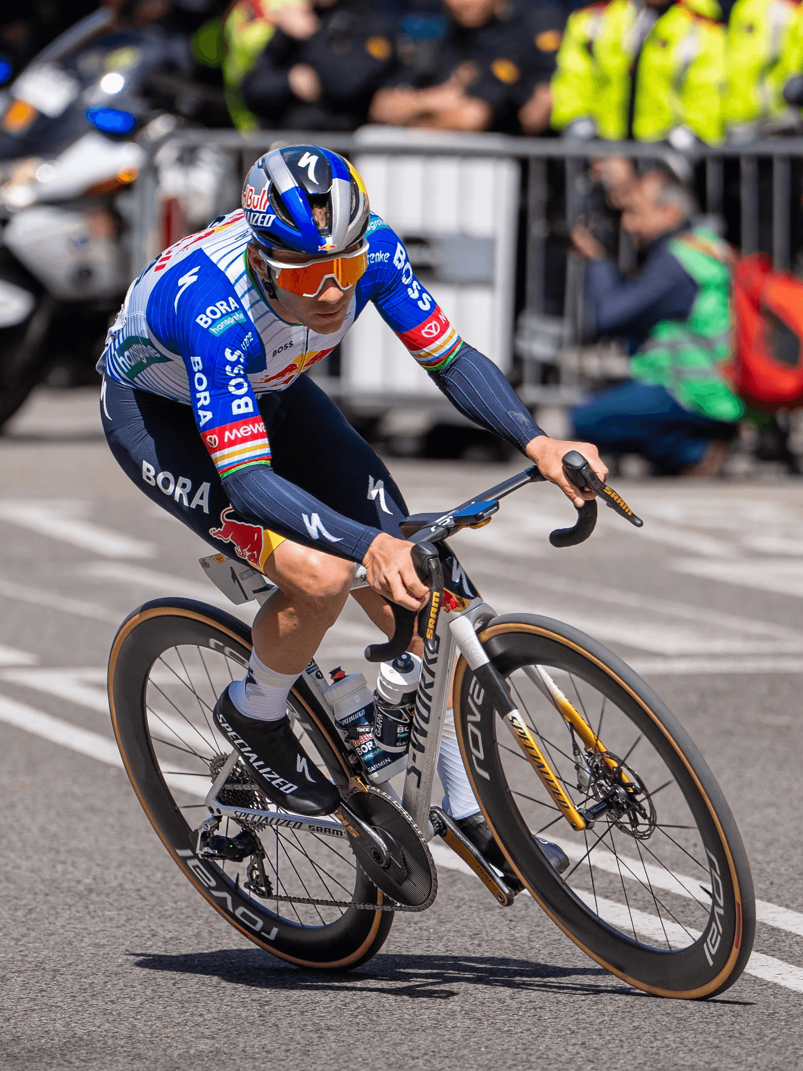 Duelo entre ciclistas de élite en la Volta a Catalunya 2026, fotografía de Nolan Pardo