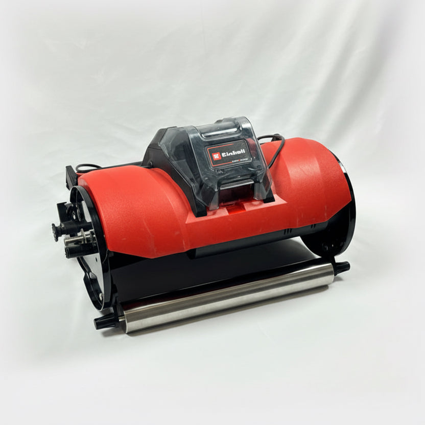 Einhell-Spindelmäher mit montierter glatter Frontwalze