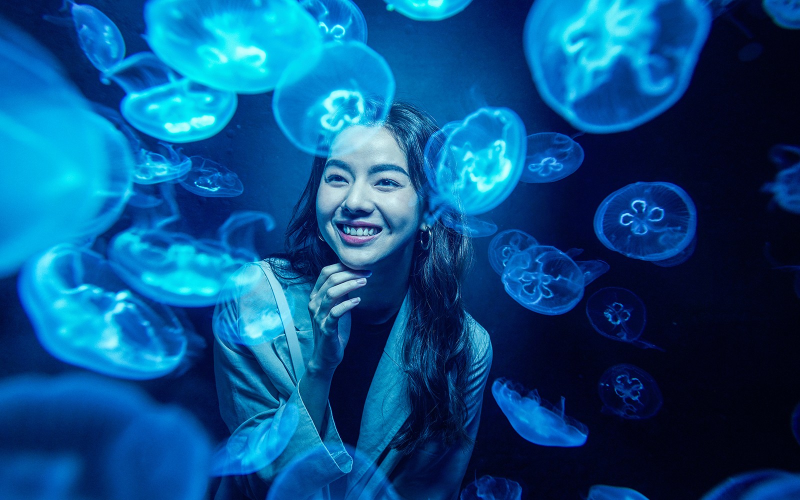 Woman observing jellyfish at S.E.A. Aquarium Singapore.