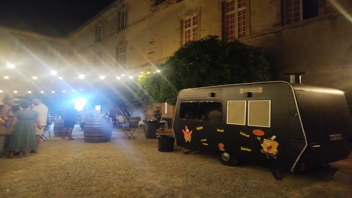 photo du food truck la toré pizza lors de l'événement au château de Luc-Sur-Orbieu