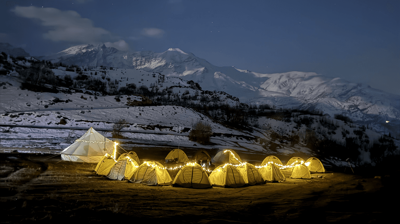 Dynamic picture of a cyclist riding downhill