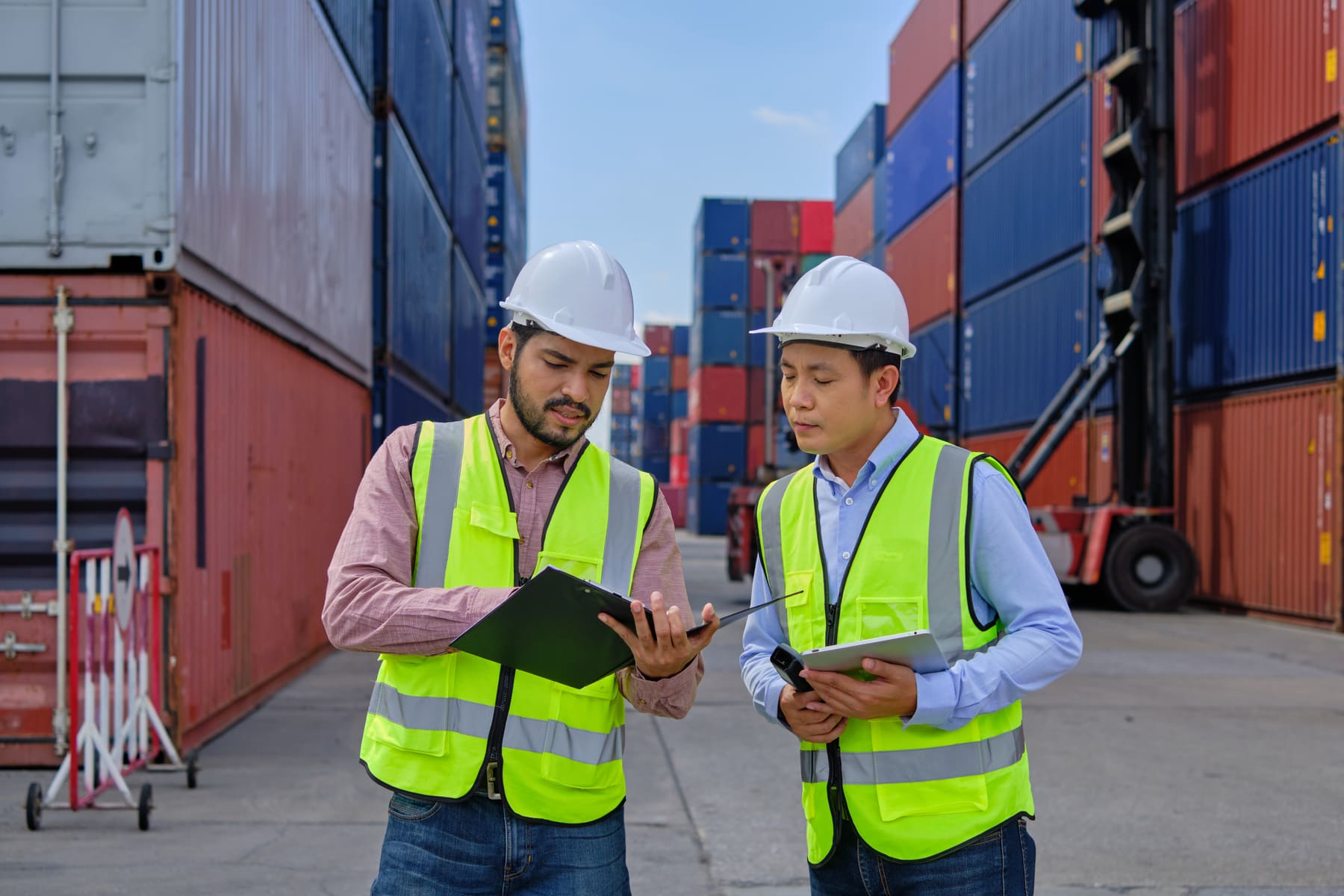 Shipora-Shipping-Logistics-Framer-Template-Home-05