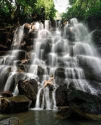 Kanto Lampo Waterfall