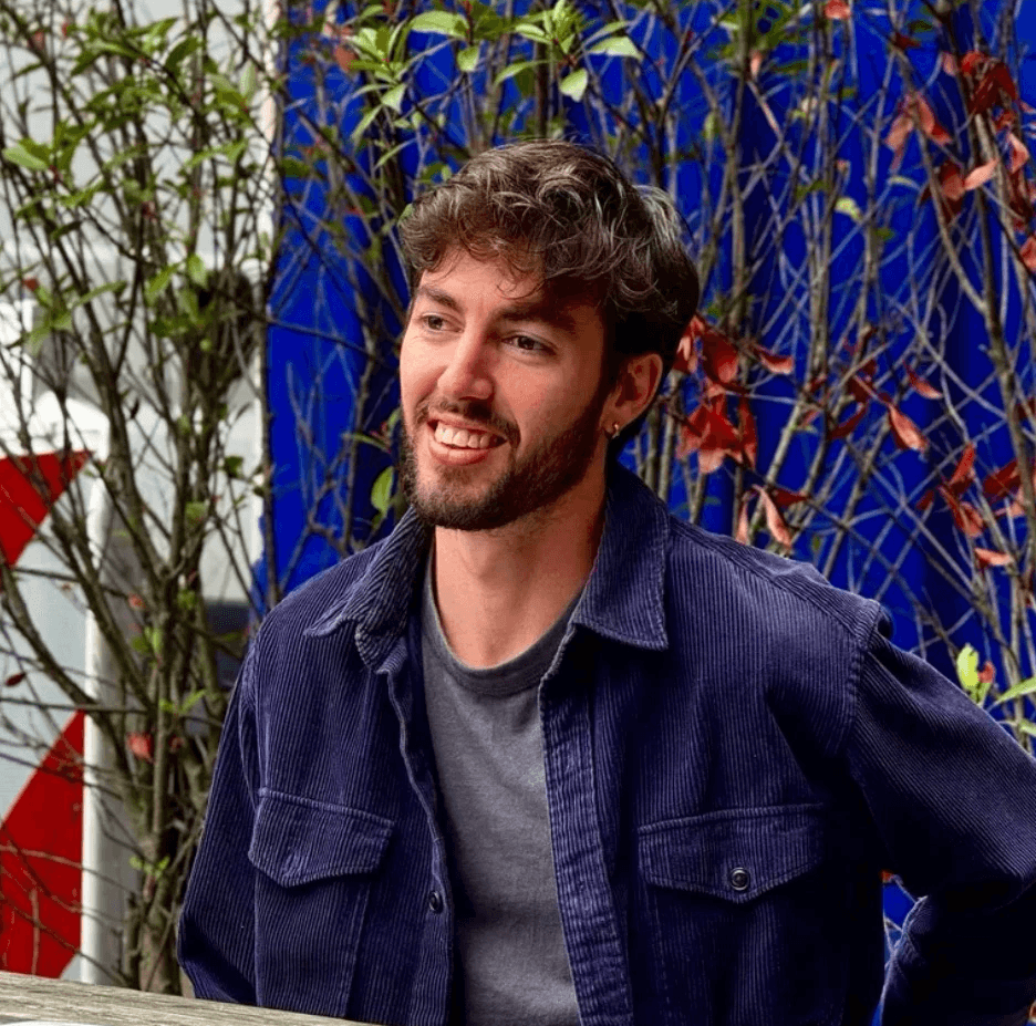 men's blue and white button-up collared top