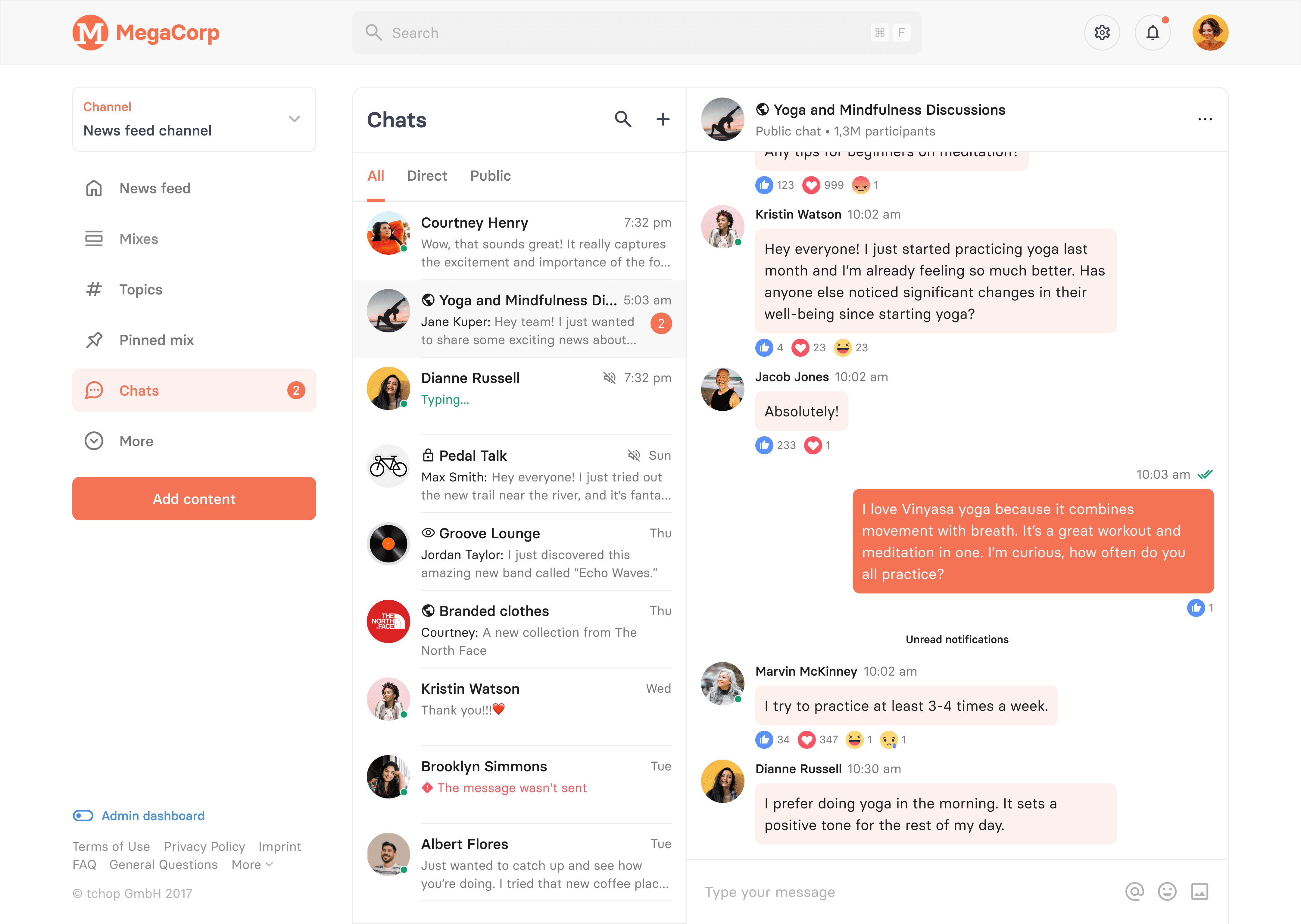 tchop™ Web-App-Chat-Oberfläche, die mehrere aktive Gespräche zeigt, einschließlich eines öffentlichen Chats, in dem Teilnehmer an Echtzeitdiskussionen teilnehmen. Benutzer können Nachrichten senden, reagieren und antworten.